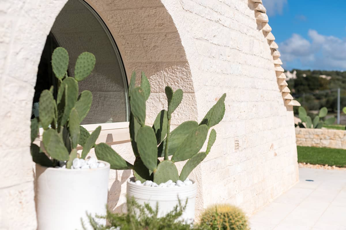 façade trullo avec piscine façade trullo avec piscine