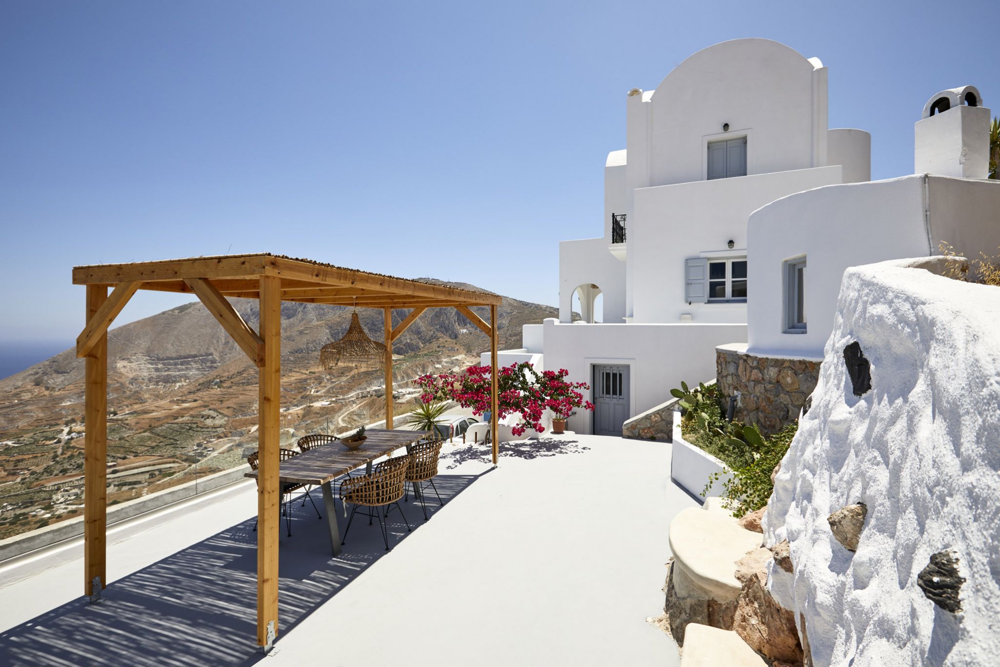 façade maison blanche dans les Cyclades façade maison blanche dans les Cyclades