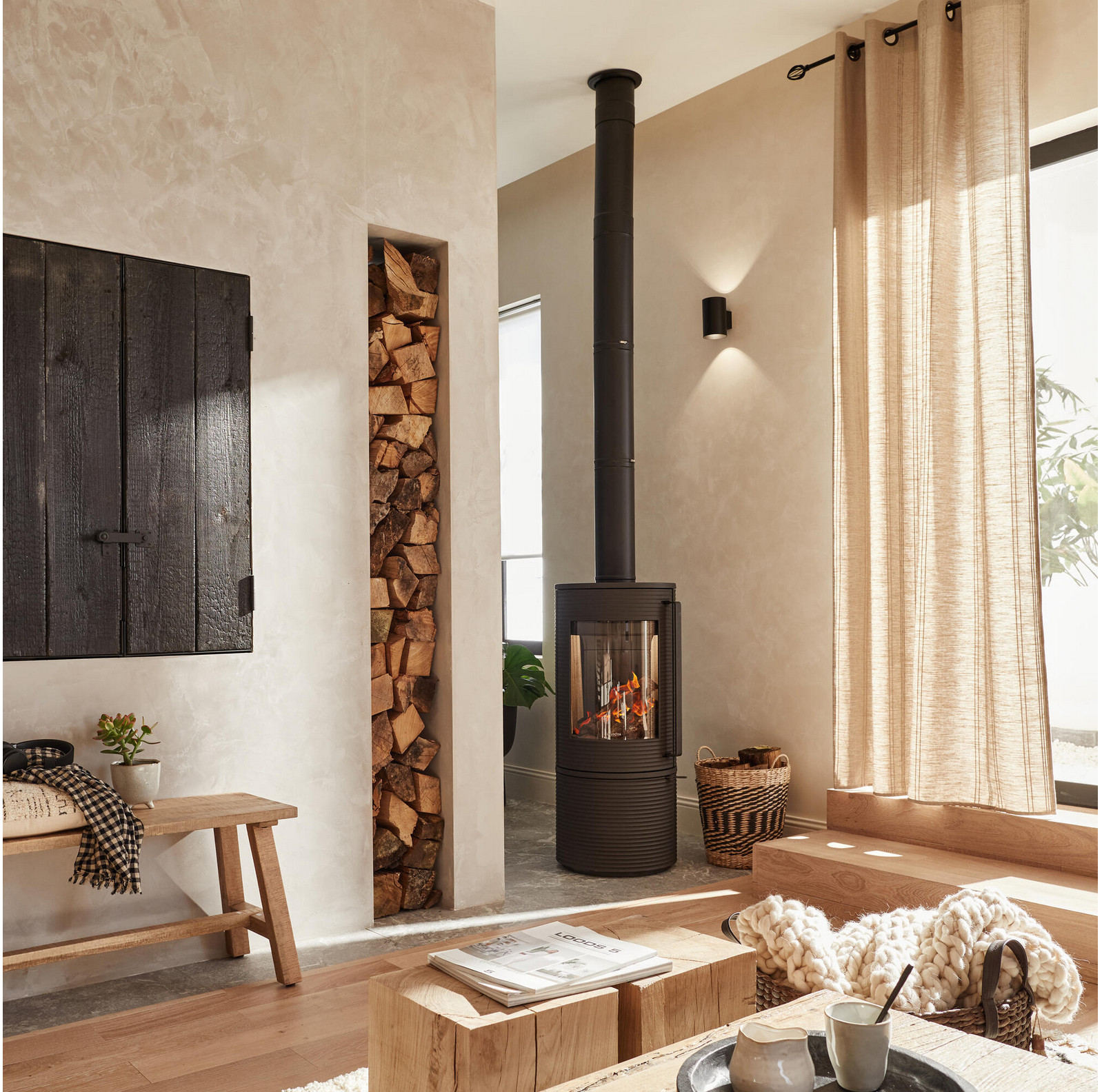 salon avec poêle à bois 
