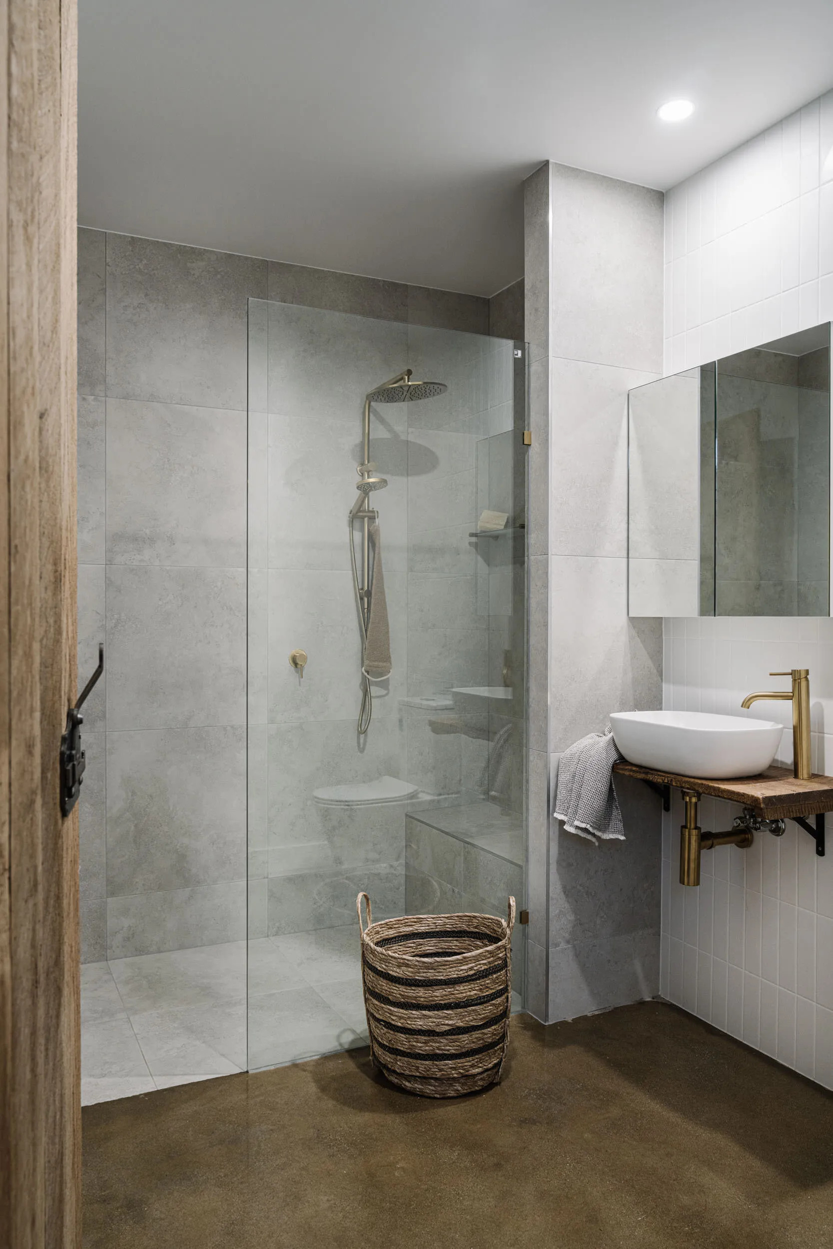 salle de bain design avec poutres salle de bain design avec poutres