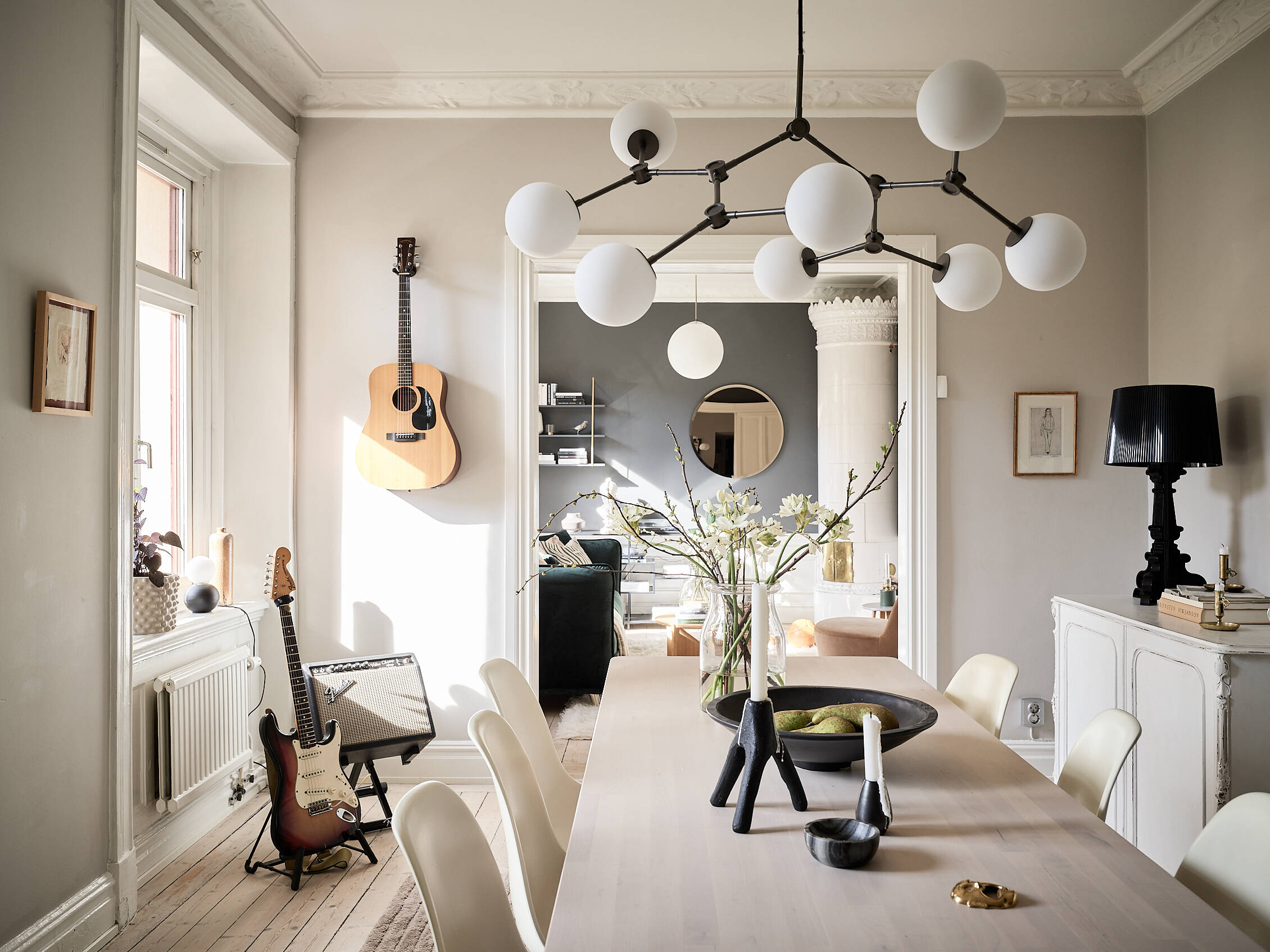 salle à manger appartement suédois décoration contemporaine