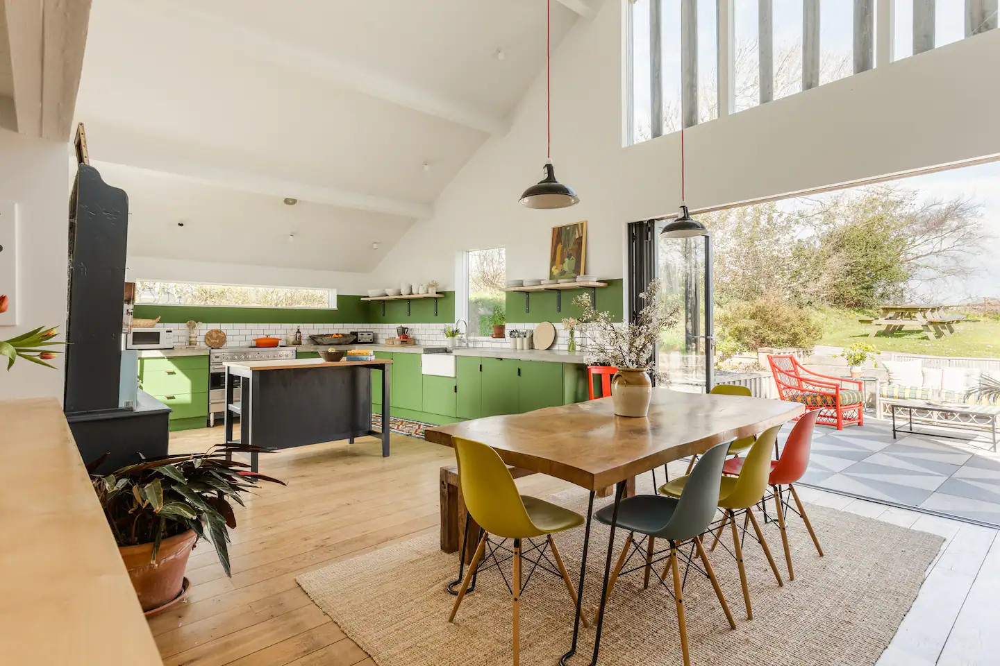 salle à manger et cuisine verter grange rénovée et agrandie