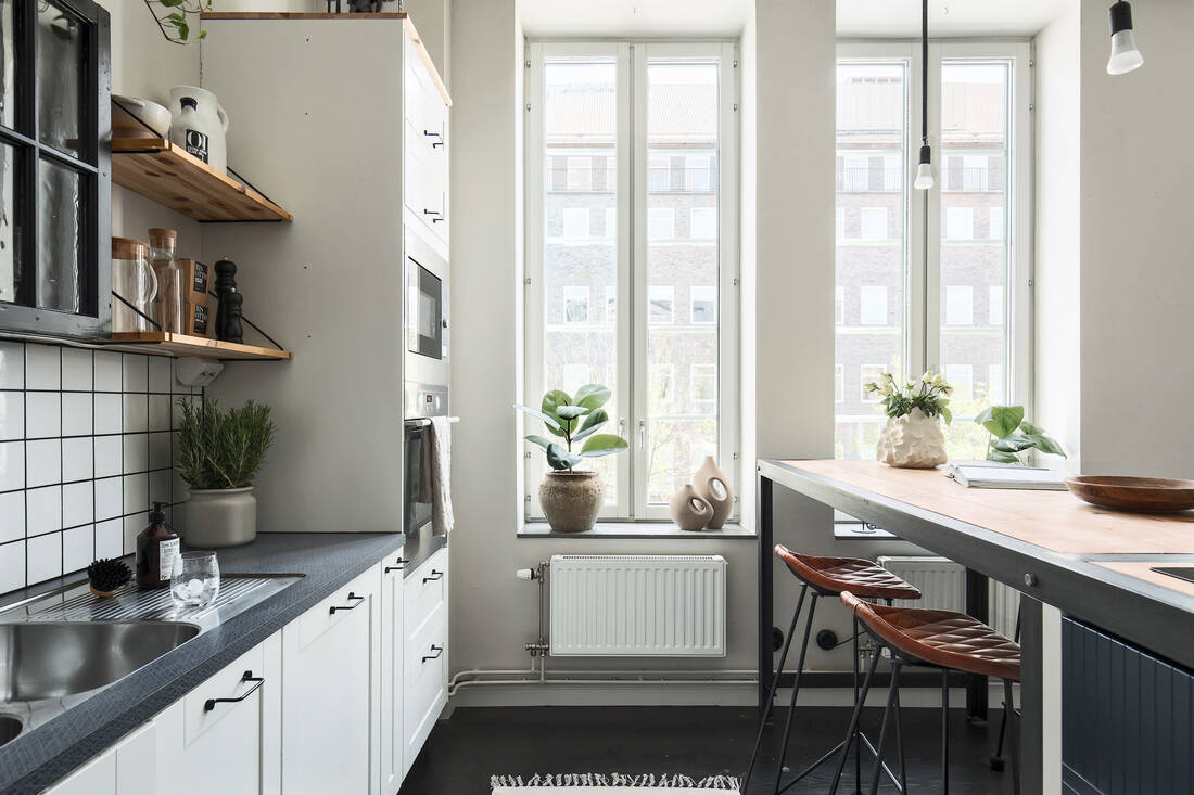cuisine noire et blanche avec îlot cuisine noire et blanche avec îlot