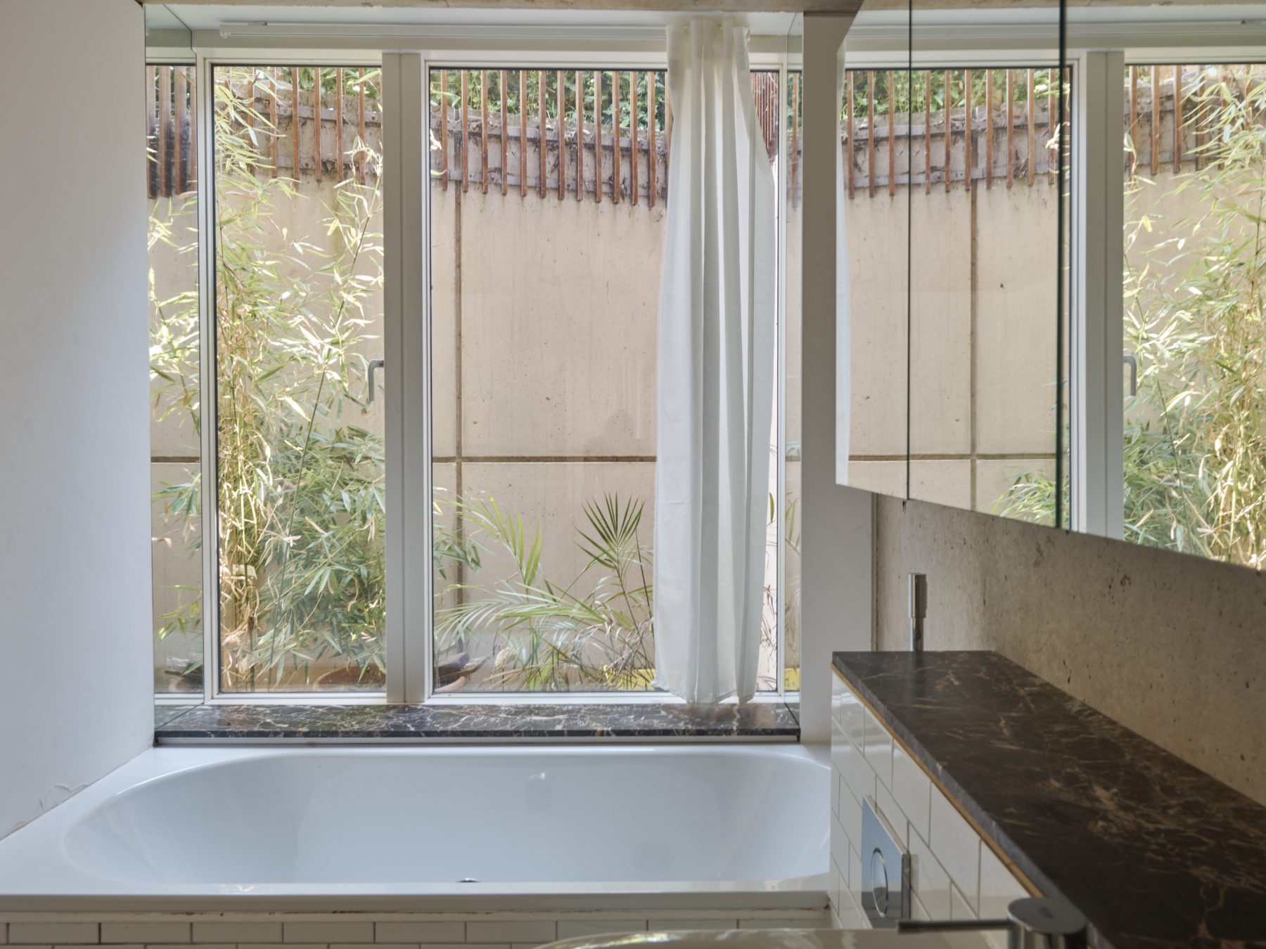 salle de bain avec baie vitrée salle de bain avec baie vitrée