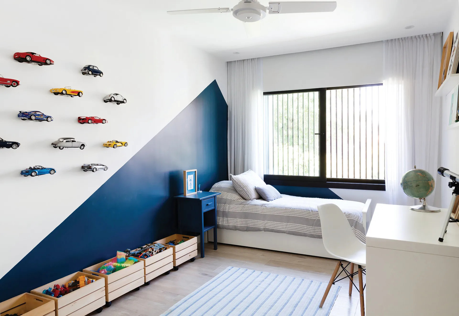 chambre enfant mur bleu