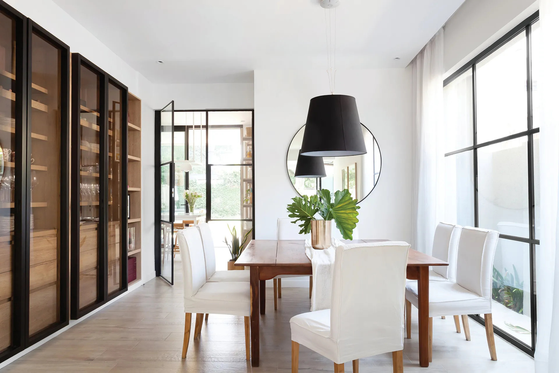 salle à manger bois et blanc décoration contemporaine