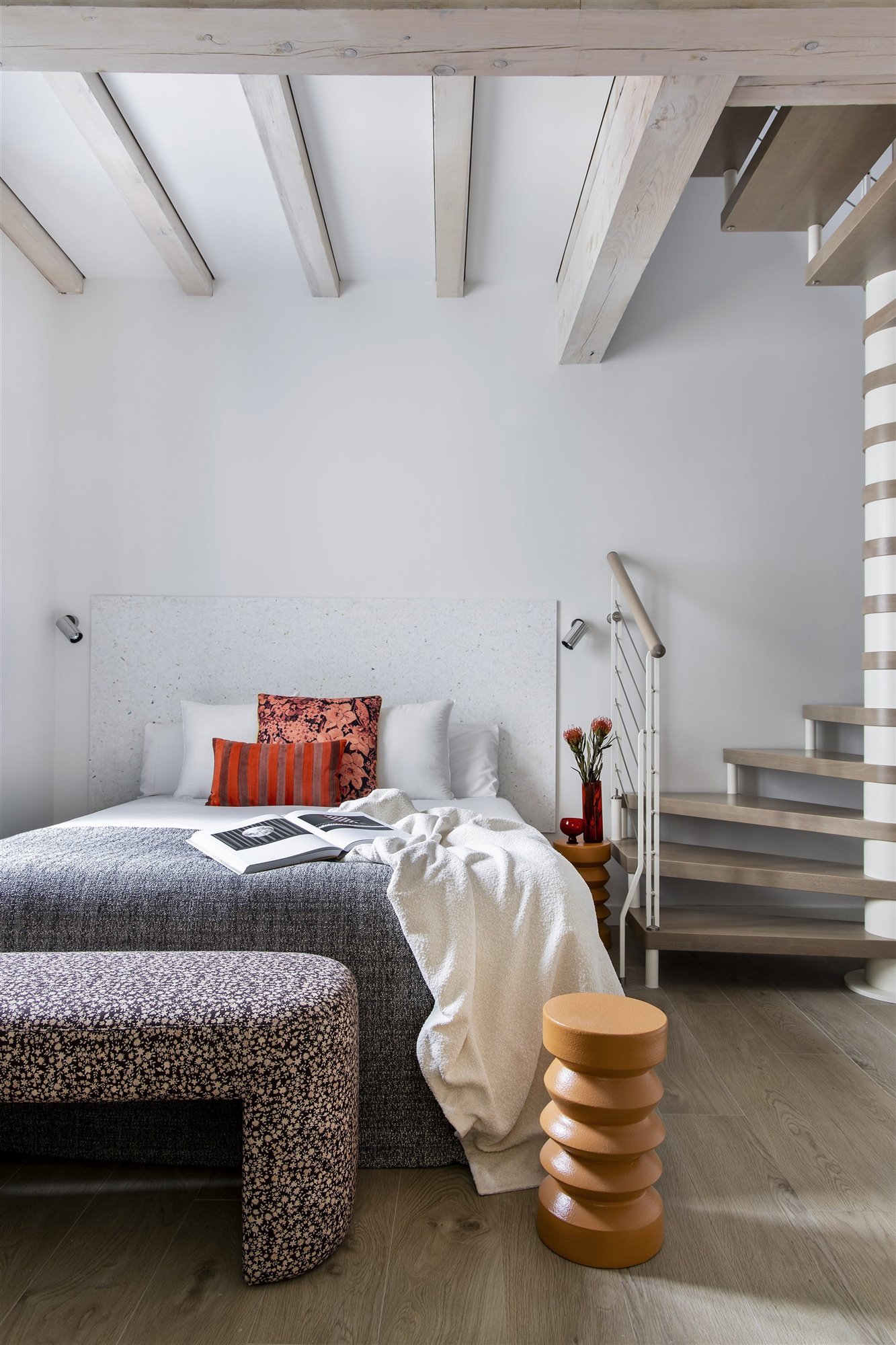 chambre avec poutres décoration contemporaine