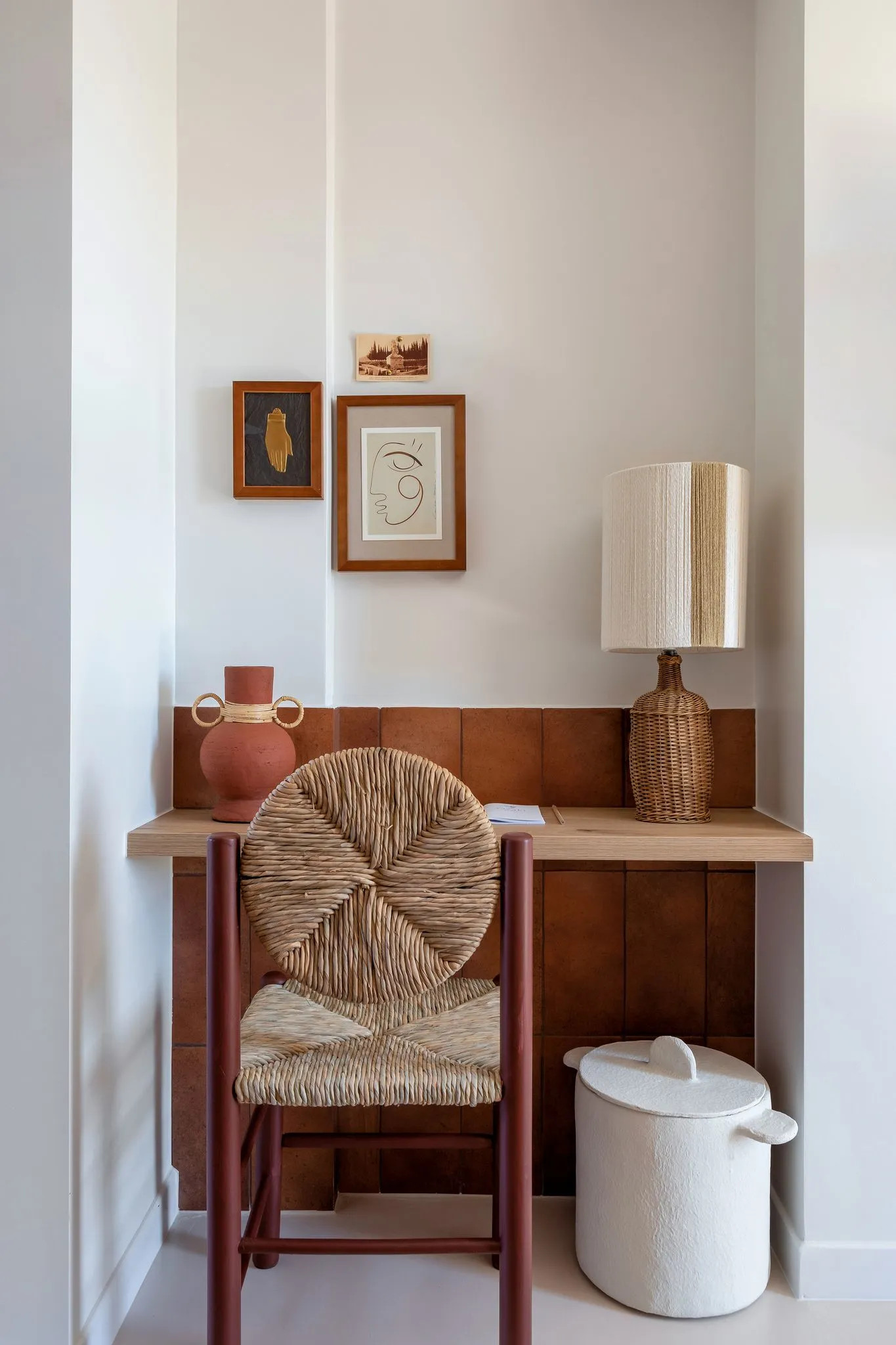 espace bureau décoration rustique chic et terracotta