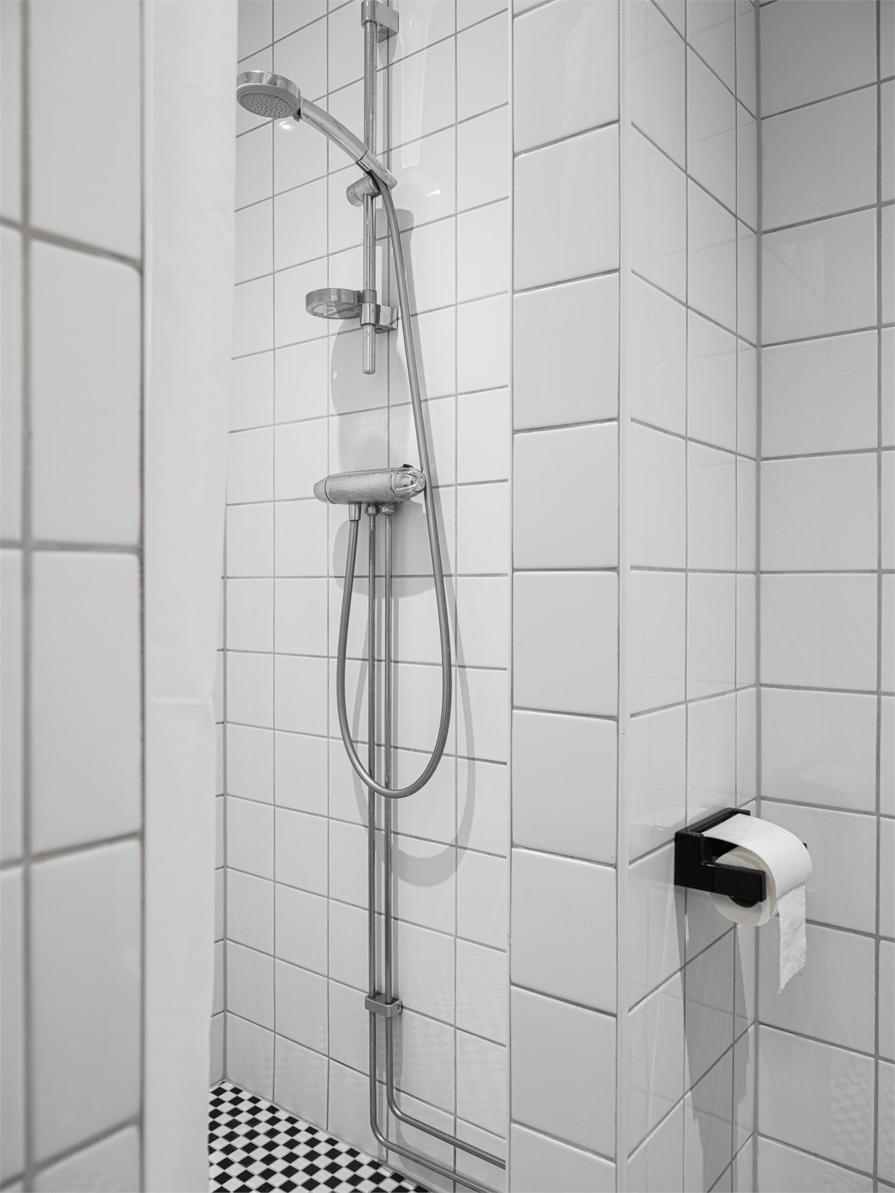 salle de bain carrelage blanc
