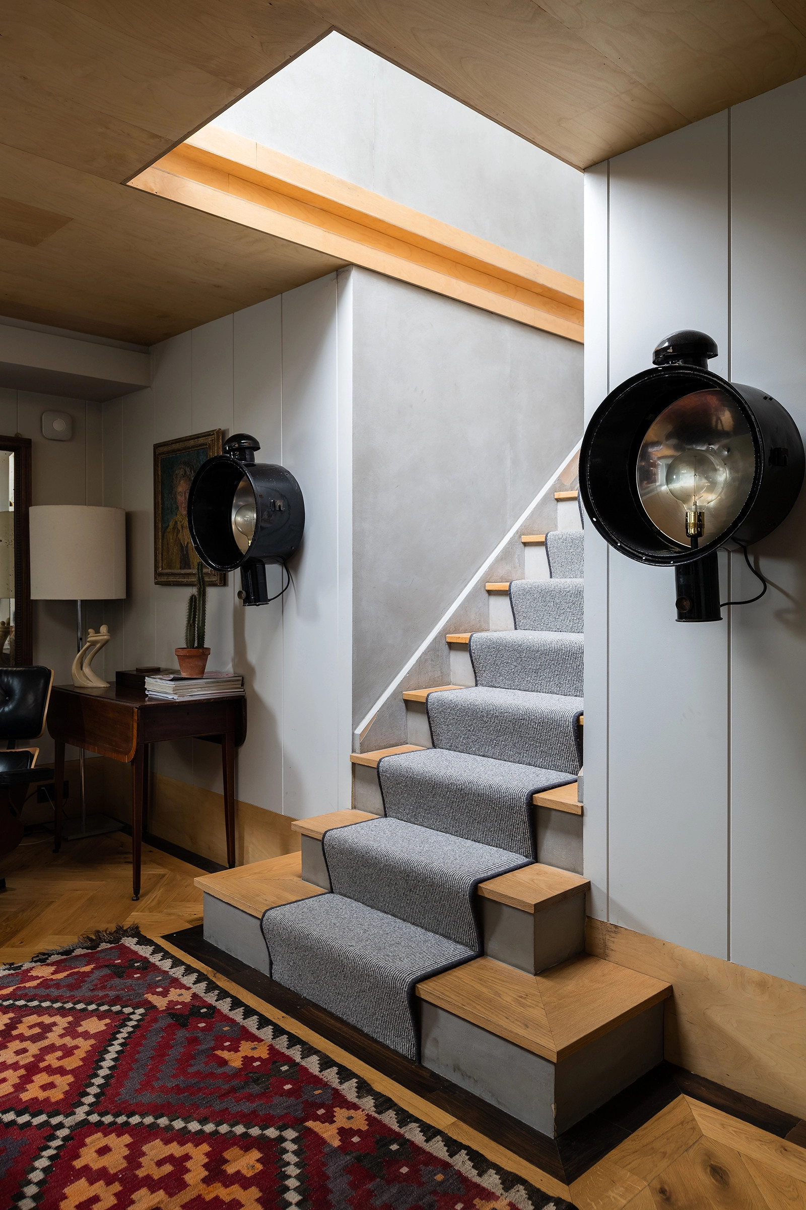 escalier bois et moquette
