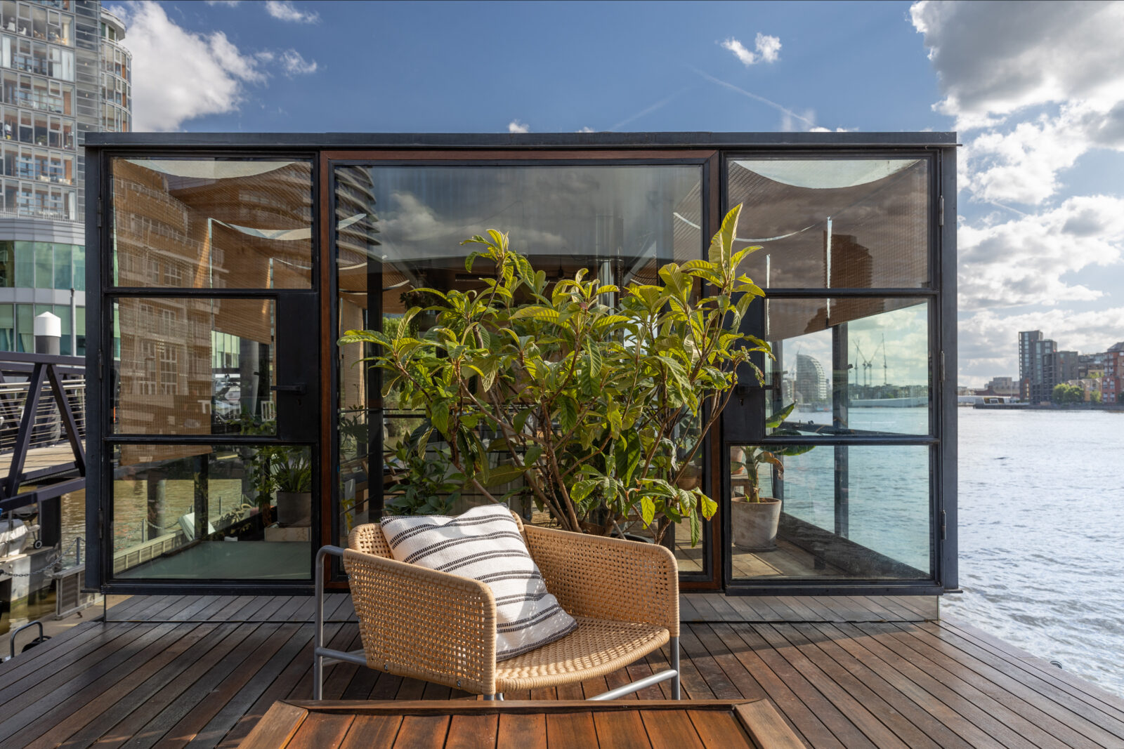 terrasse avec jardin d'hiver