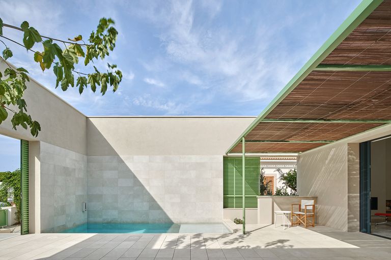 maison d maison d'architecte Majorque avec piscine dans le patio