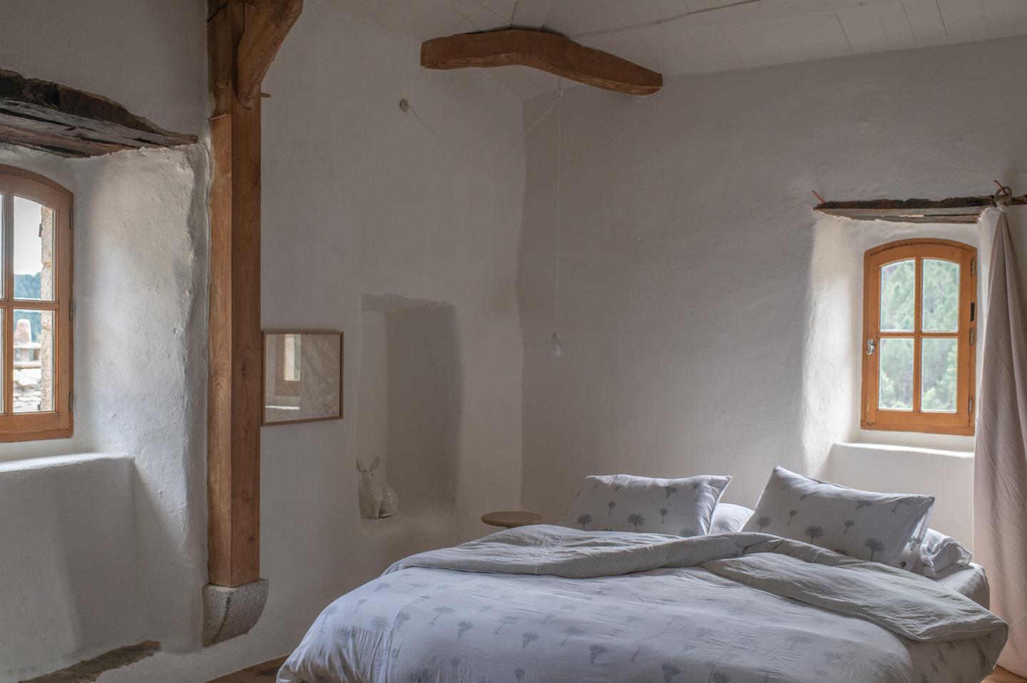 chambre sous combles maison de pierres Le Mas les Vignes chambre sous combles maison de pierres Le Mas les Vignes