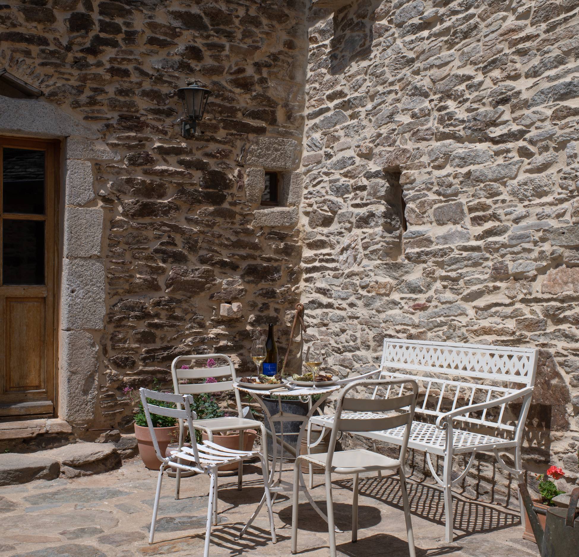 terrasse maison de pierres Le Mas les Vignes terrasse maison de pierres Le Mas les Vignes
