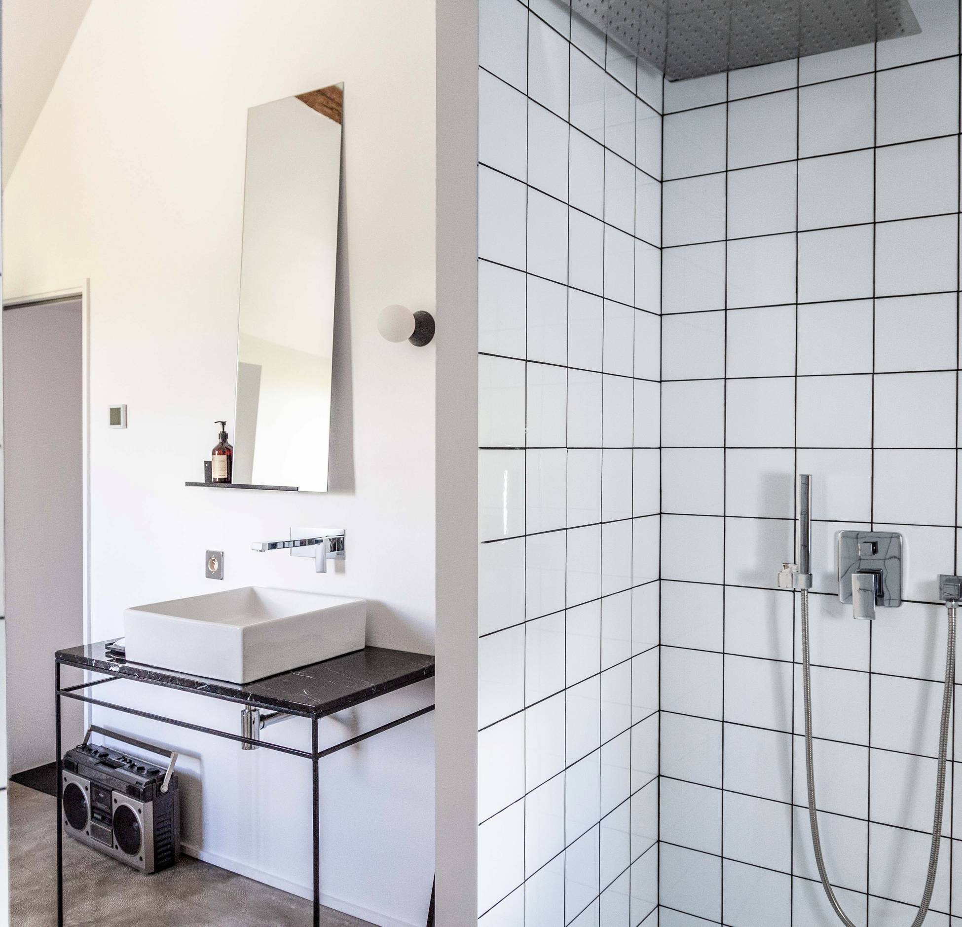 salle de bain minimaliste noire et blanche salle de bain minimaliste noire et blanche