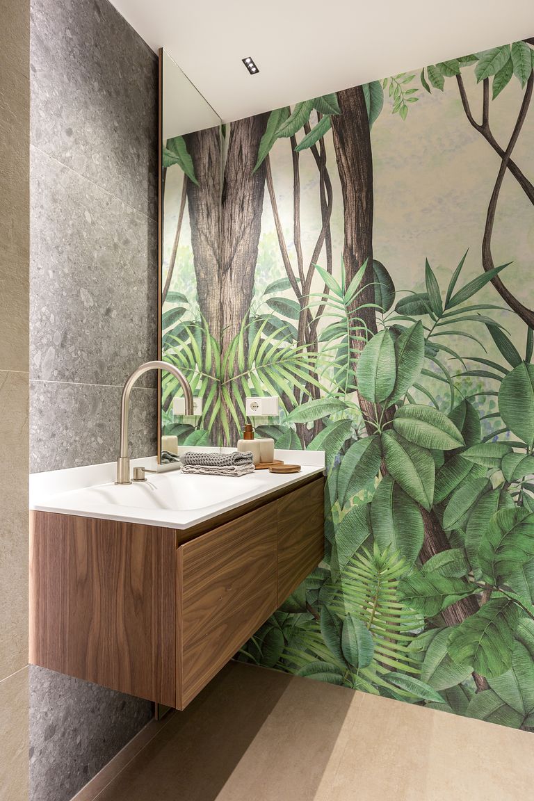 salle de bain avec fresque appartement rénové salle de bain avec fresque appartement rénové