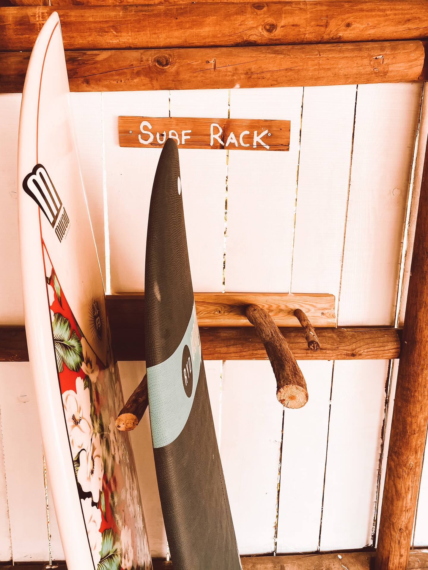 entrée avec planche de surf