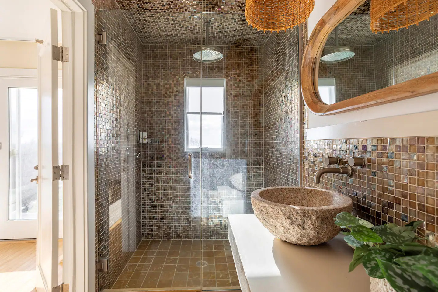 salle de bain avec vasque en pierre