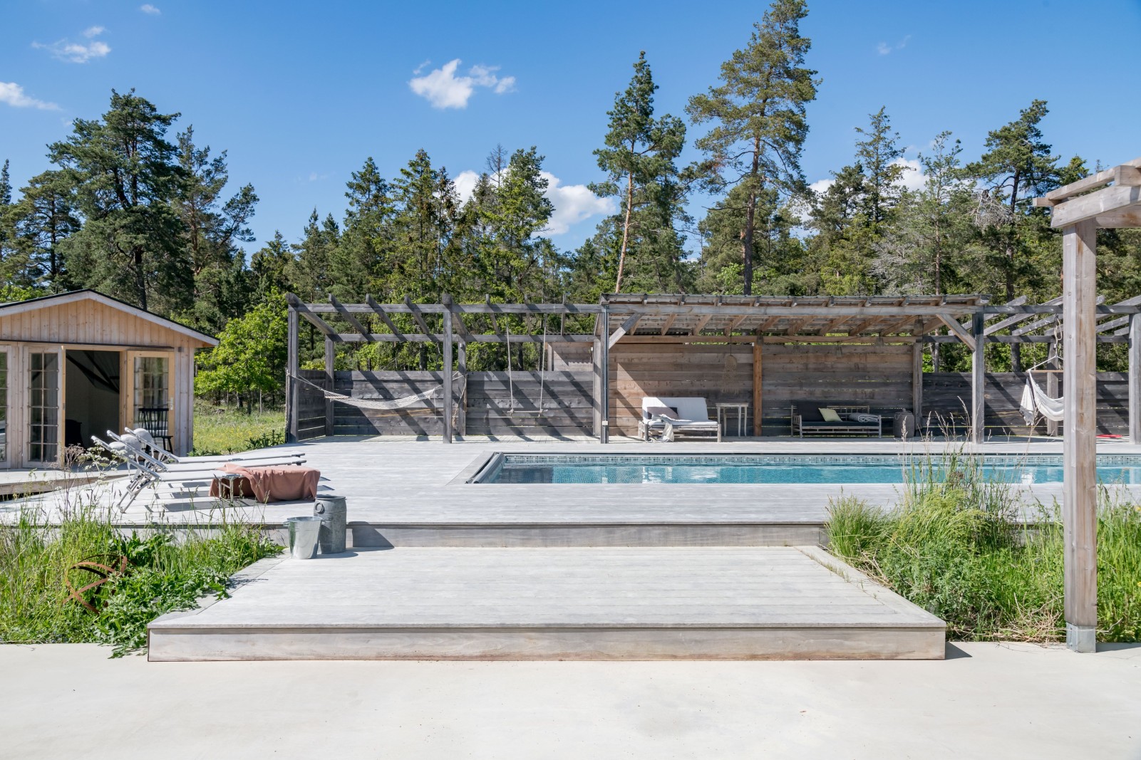 piscine avec terrasse et pergola en bois piscine avec terrasse et pergola en bois