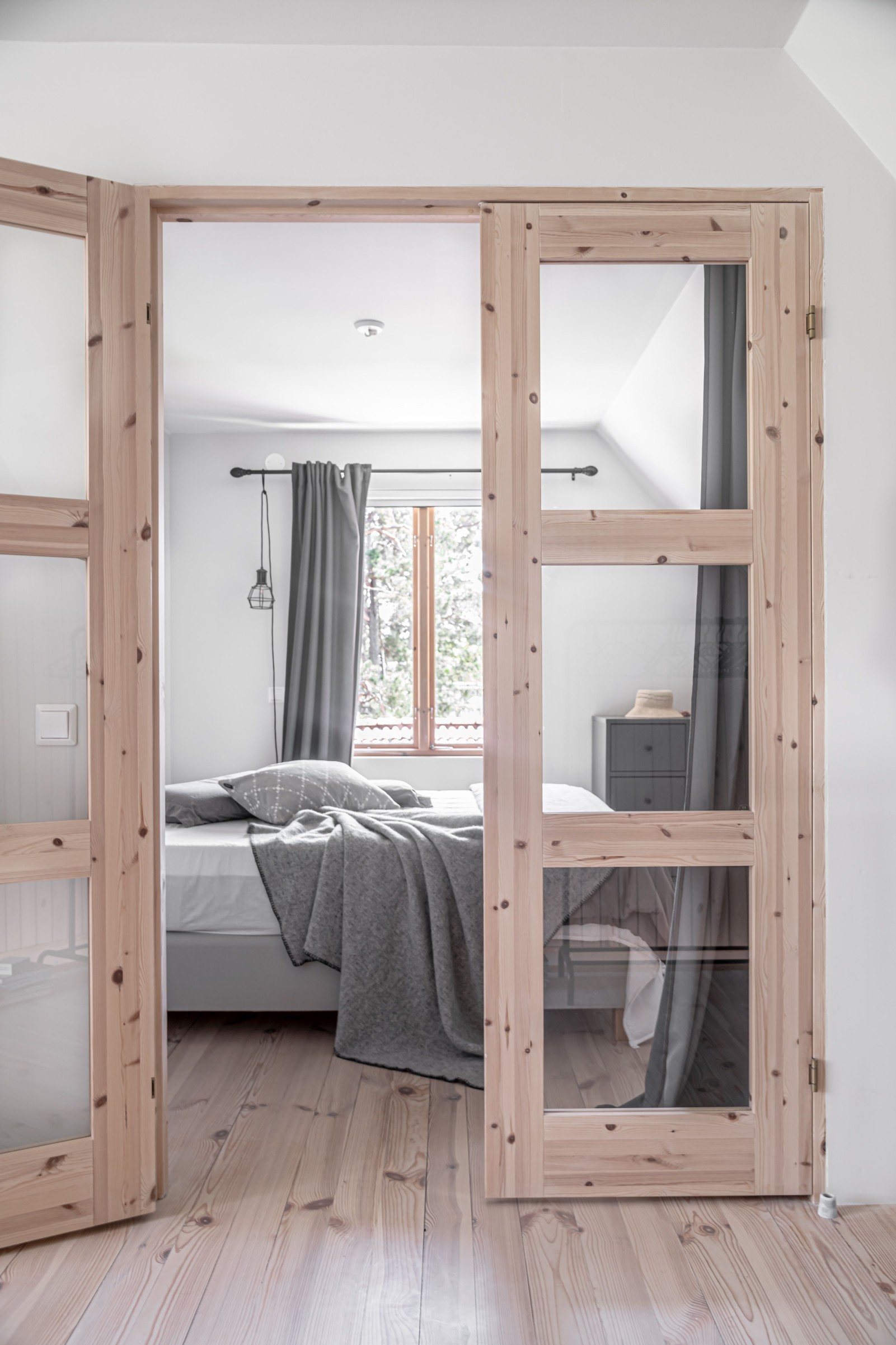 chambre sous combles avec porte vitrée chambre sous combles avec porte vitrée