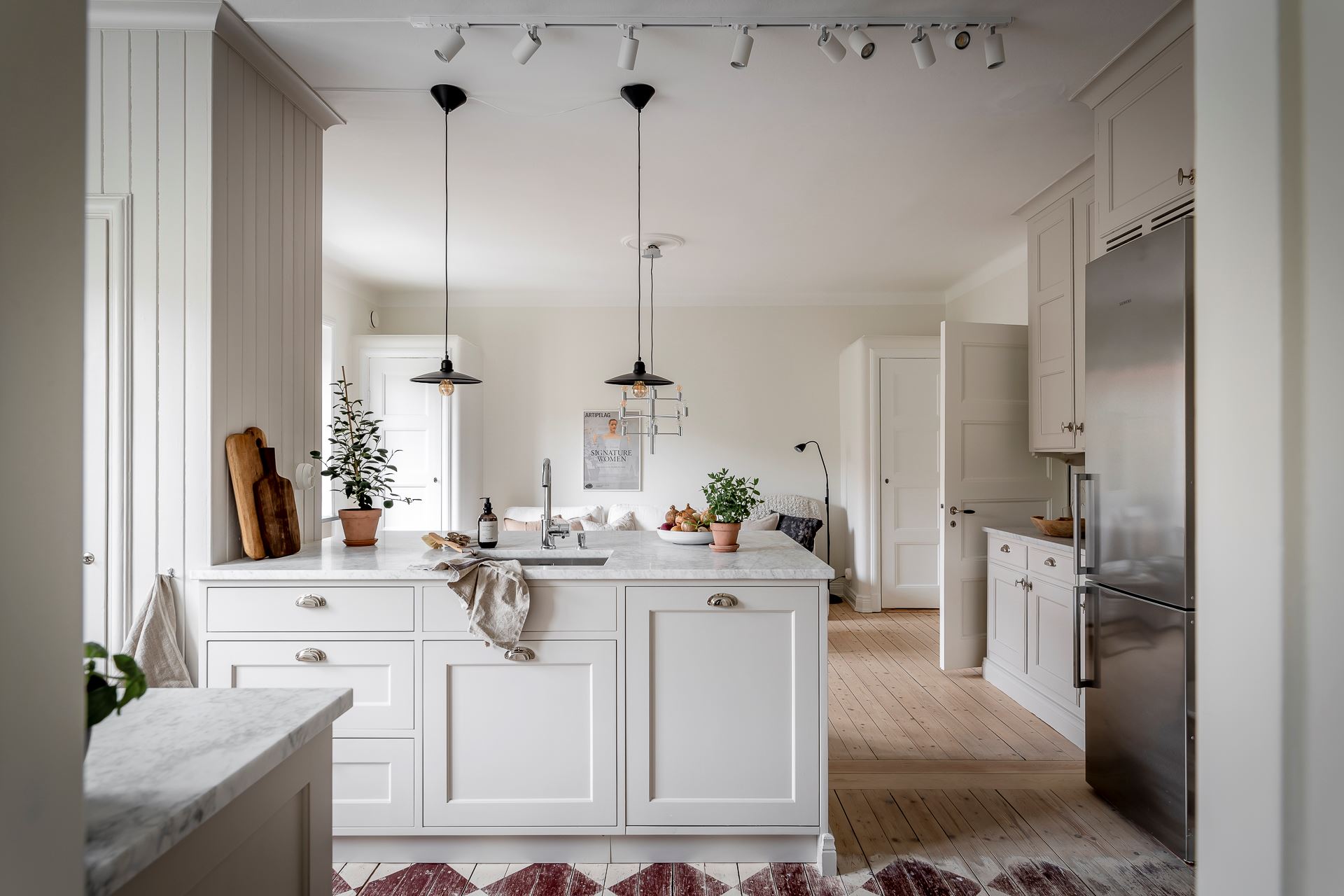 cuisine parquet peint à damier rouge et blanc