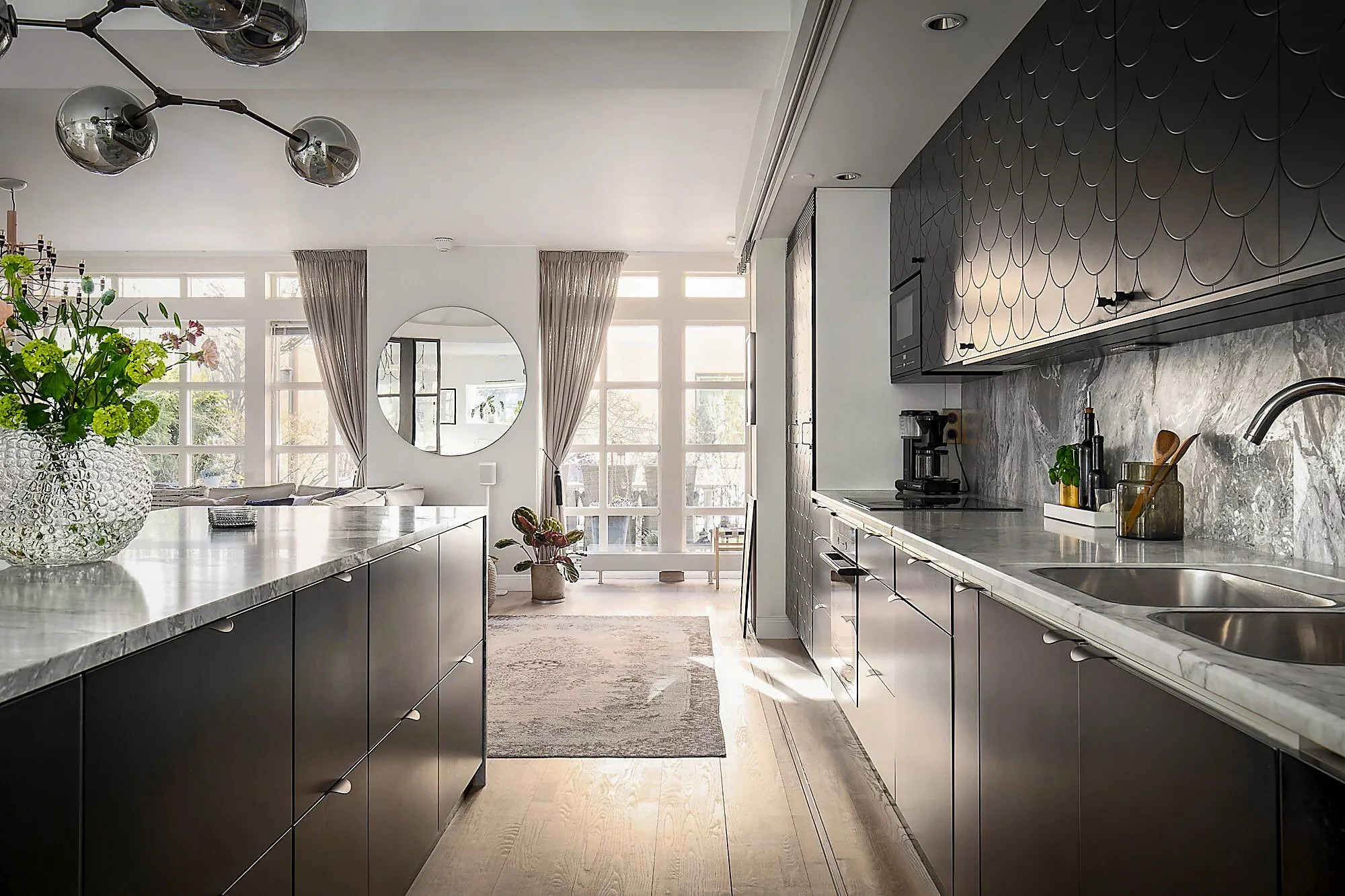 cuisine noire avec îlot décoration contemporaine cuisine noire avec îlot décoration contemporaine