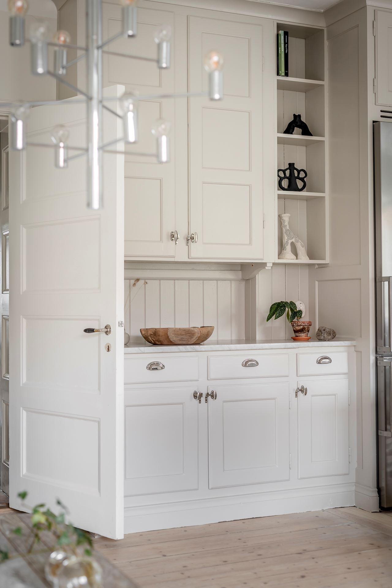 cuisine avec mobilier ancien peint