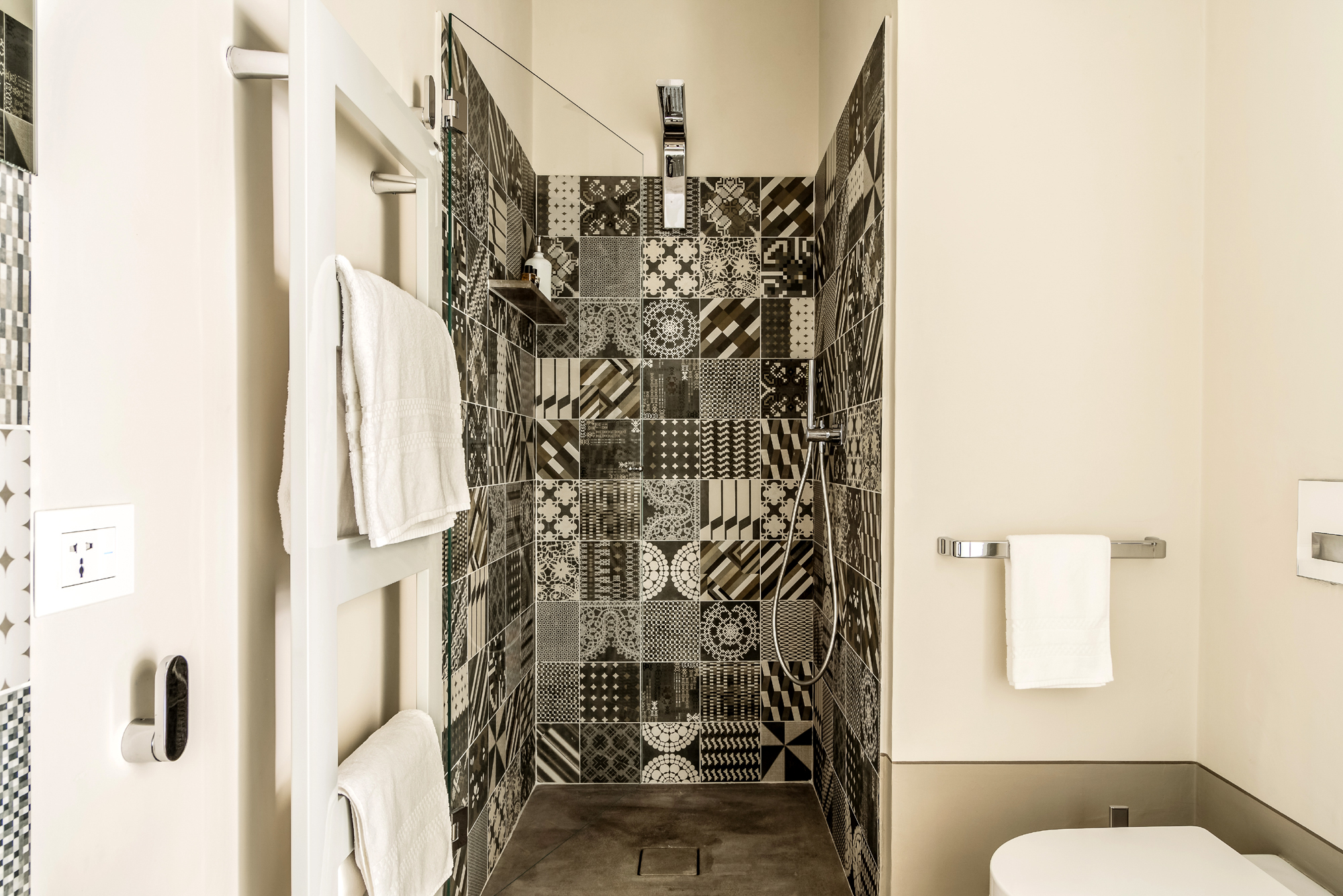 douche avec carreaux de ciment gris douche avec carreaux de ciment gris