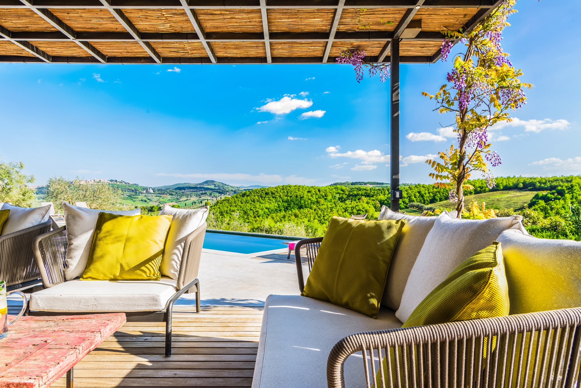 terrasse avec pergola en acier et piscine terrasse avec pergola en acier et piscine