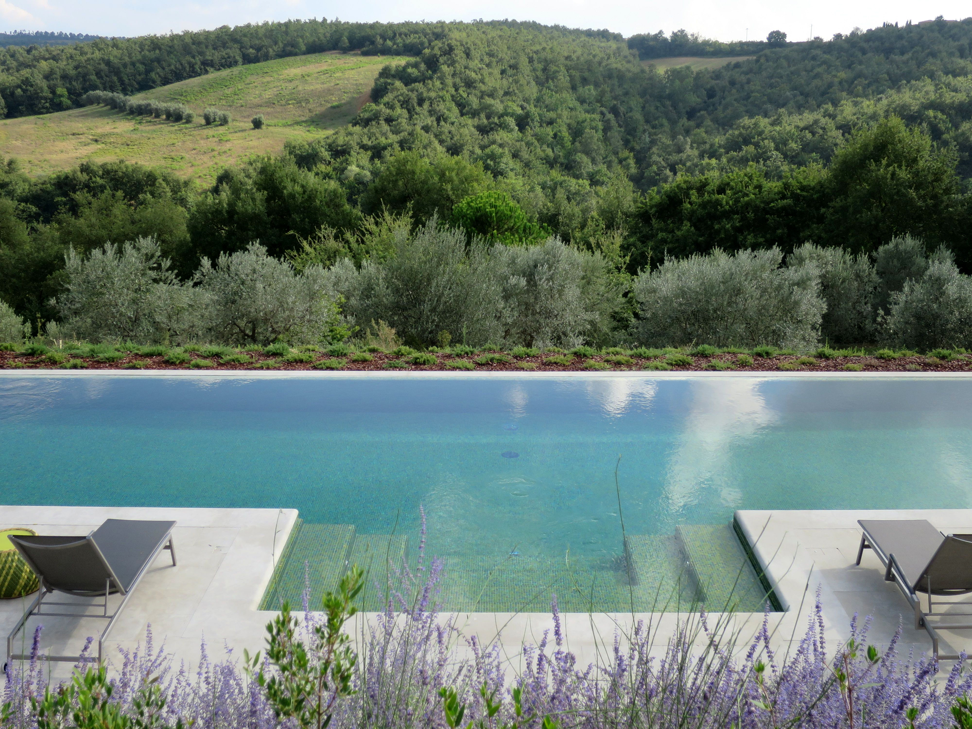 terrasse avec piscine en Toscane terrasse avec piscine en Toscane