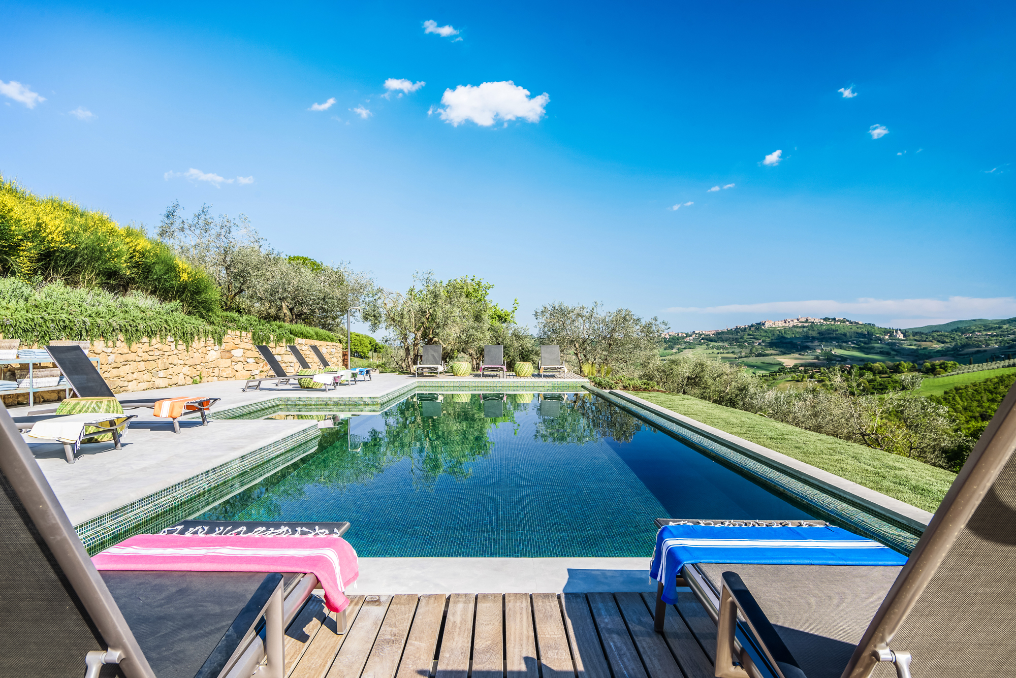 terrasse avec piscine maison en pierres Toscane terrasse avec piscine maison en pierres Toscane