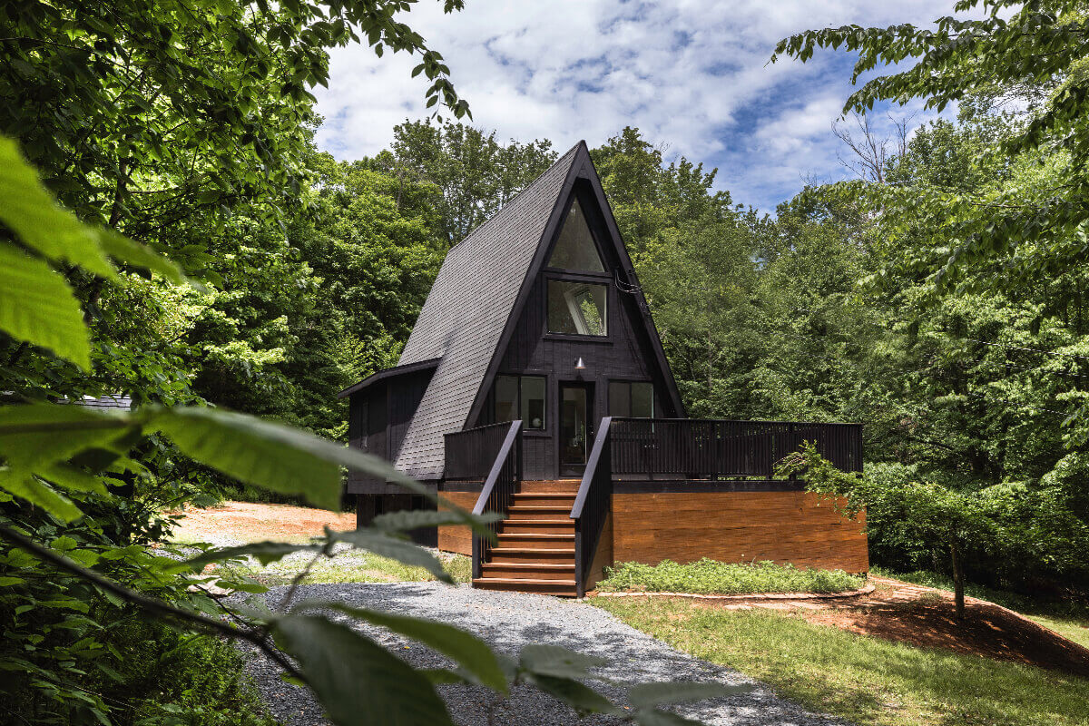 maison A-Frame en bois noir