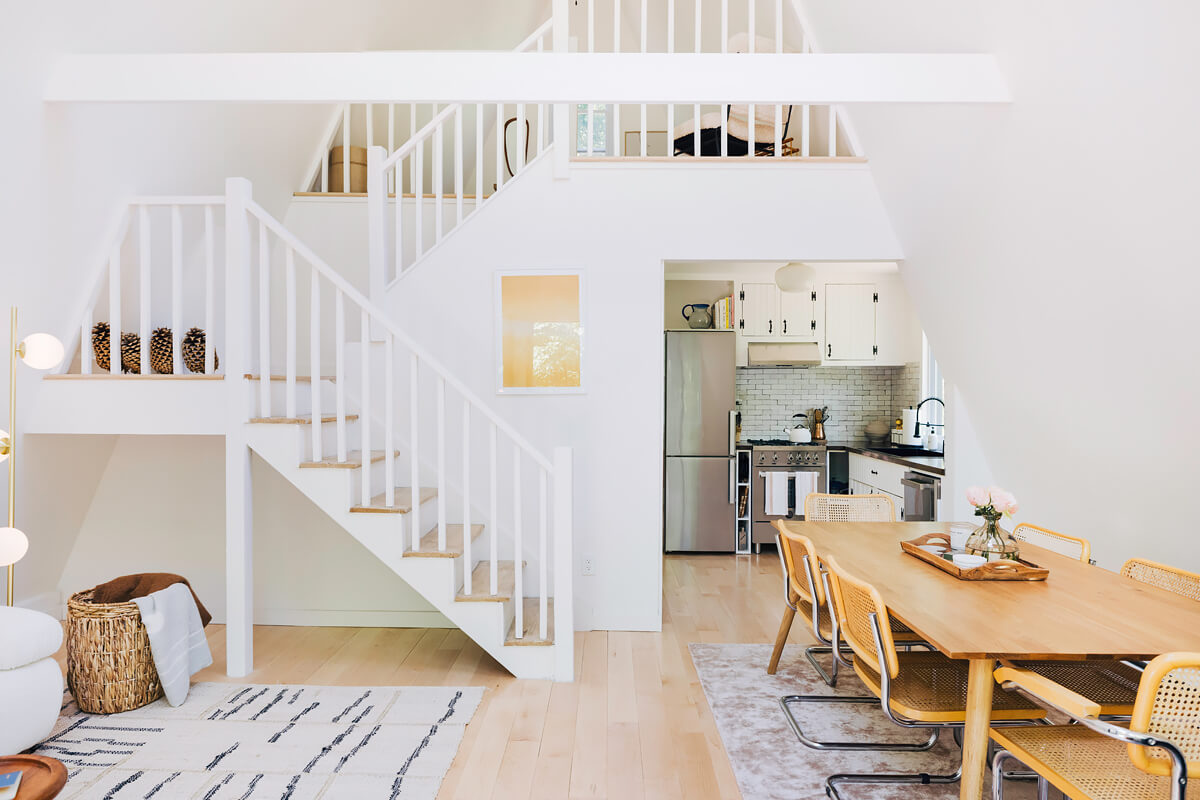 salon avec mezzanine maison A-Frame