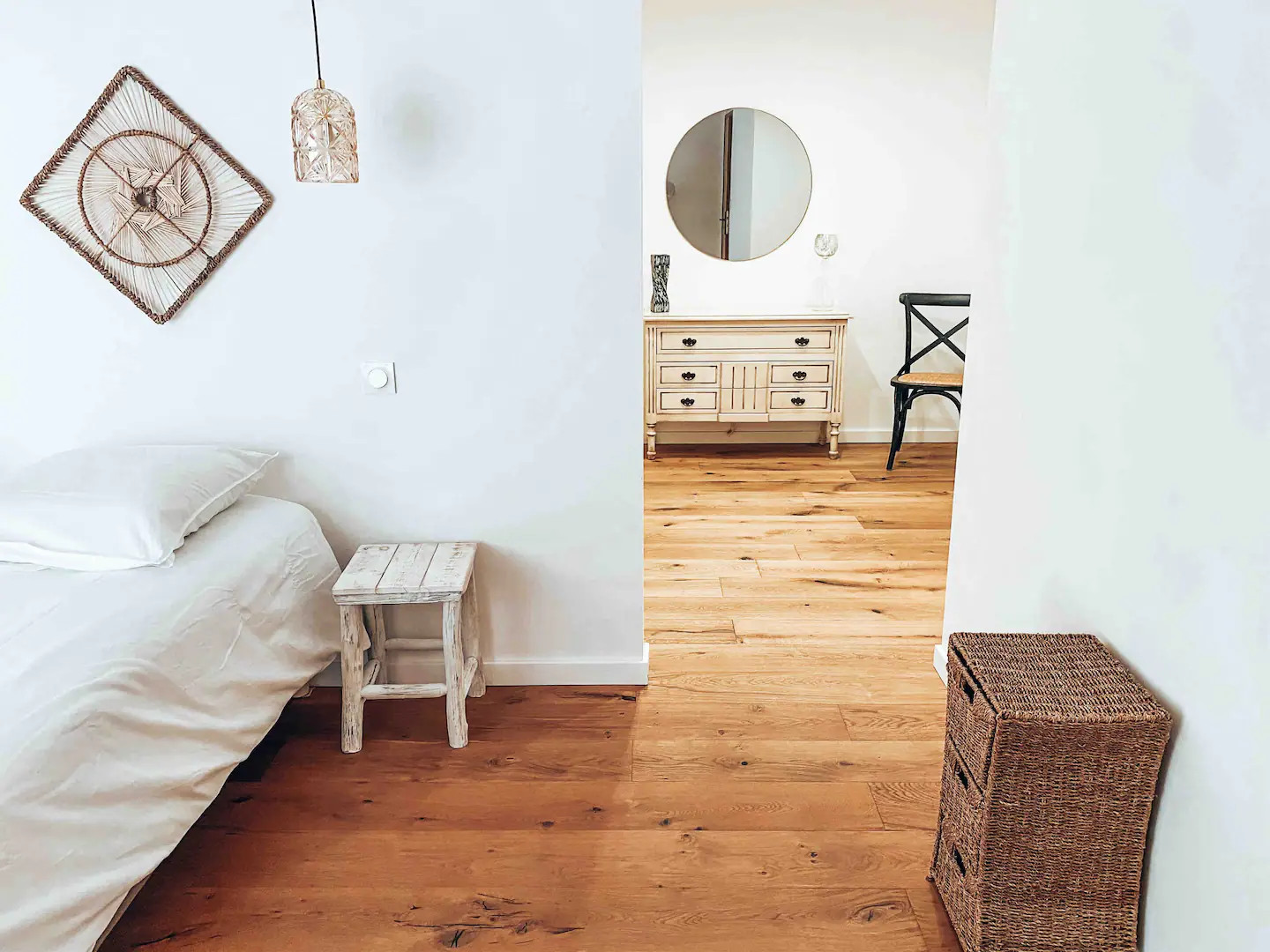 chambre décoration minimaliste maison en pierres A Voglia Corse chambre décoration minimaliste maison en pierres A Voglia Corse