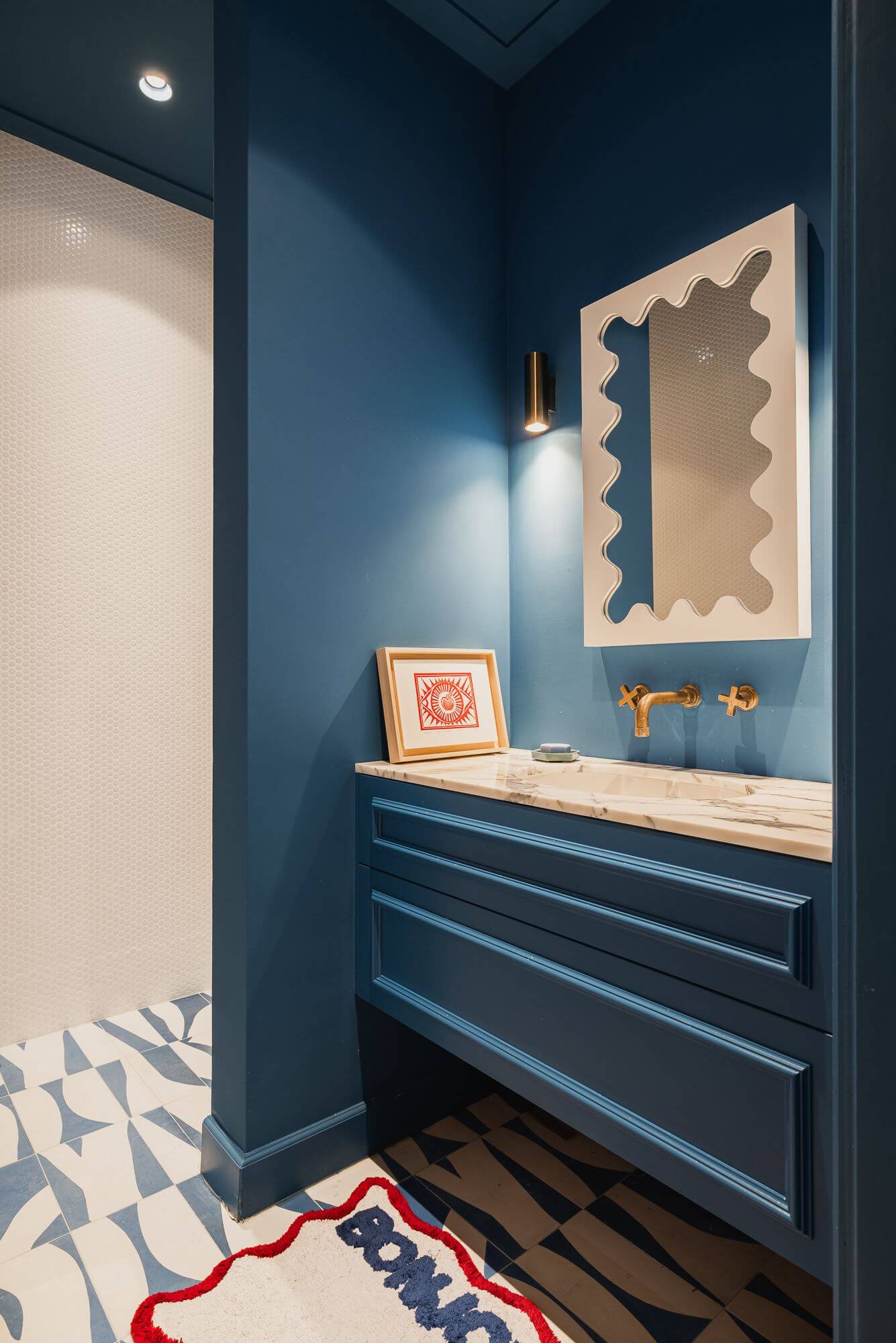 salle de bain décoration contemporaine bleue