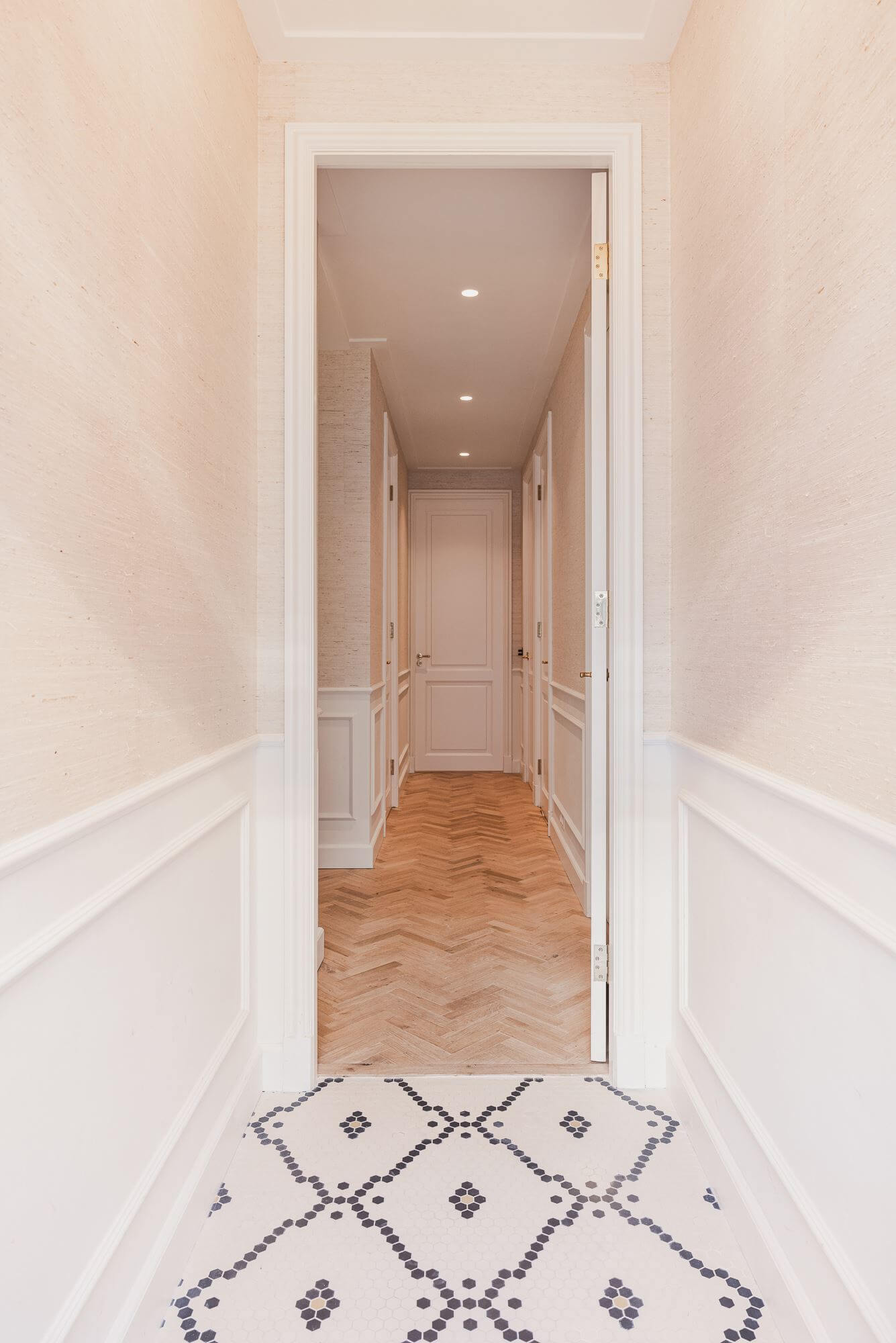 couloir parquet à chevrons