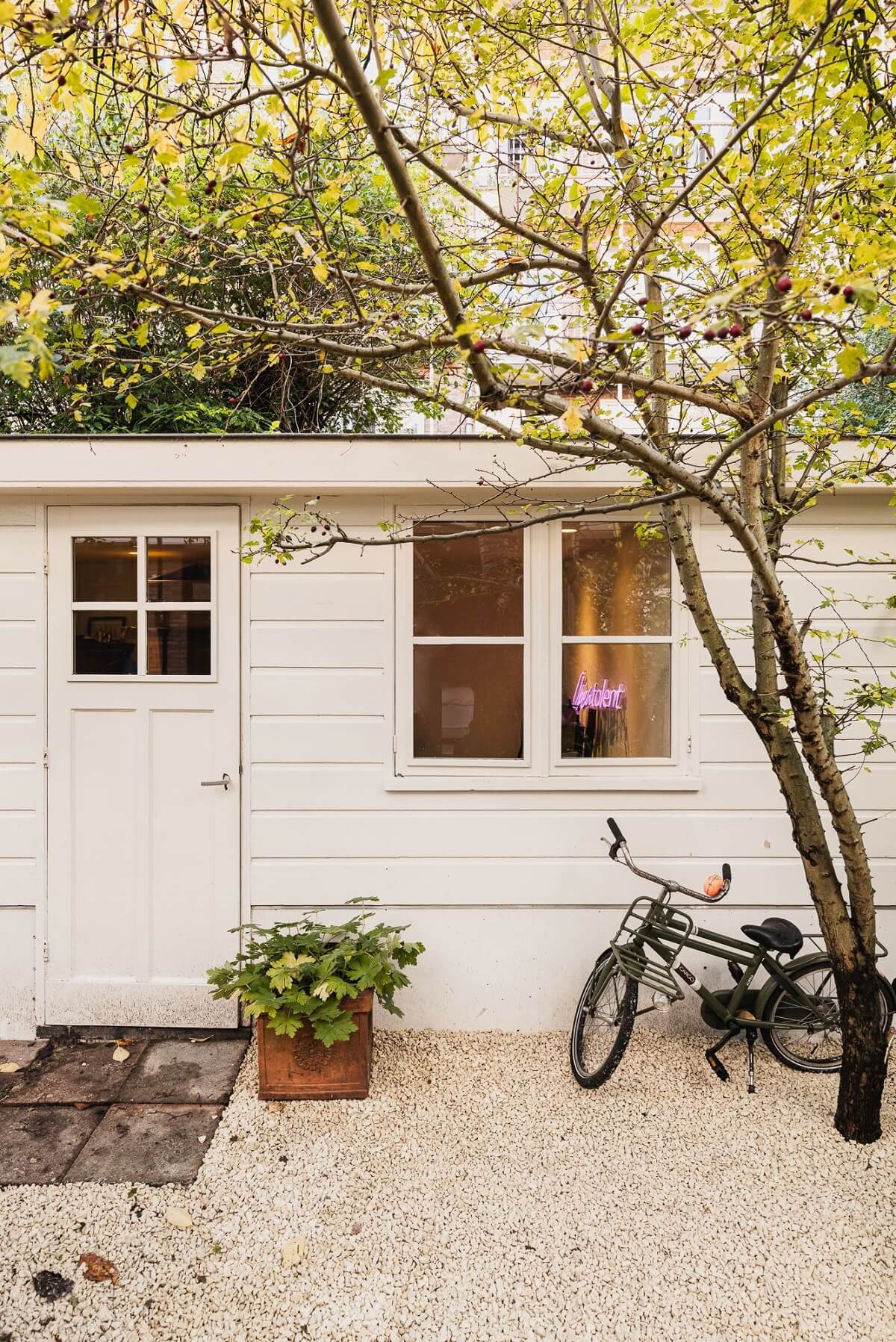 dépendance au fond du jardin appartement