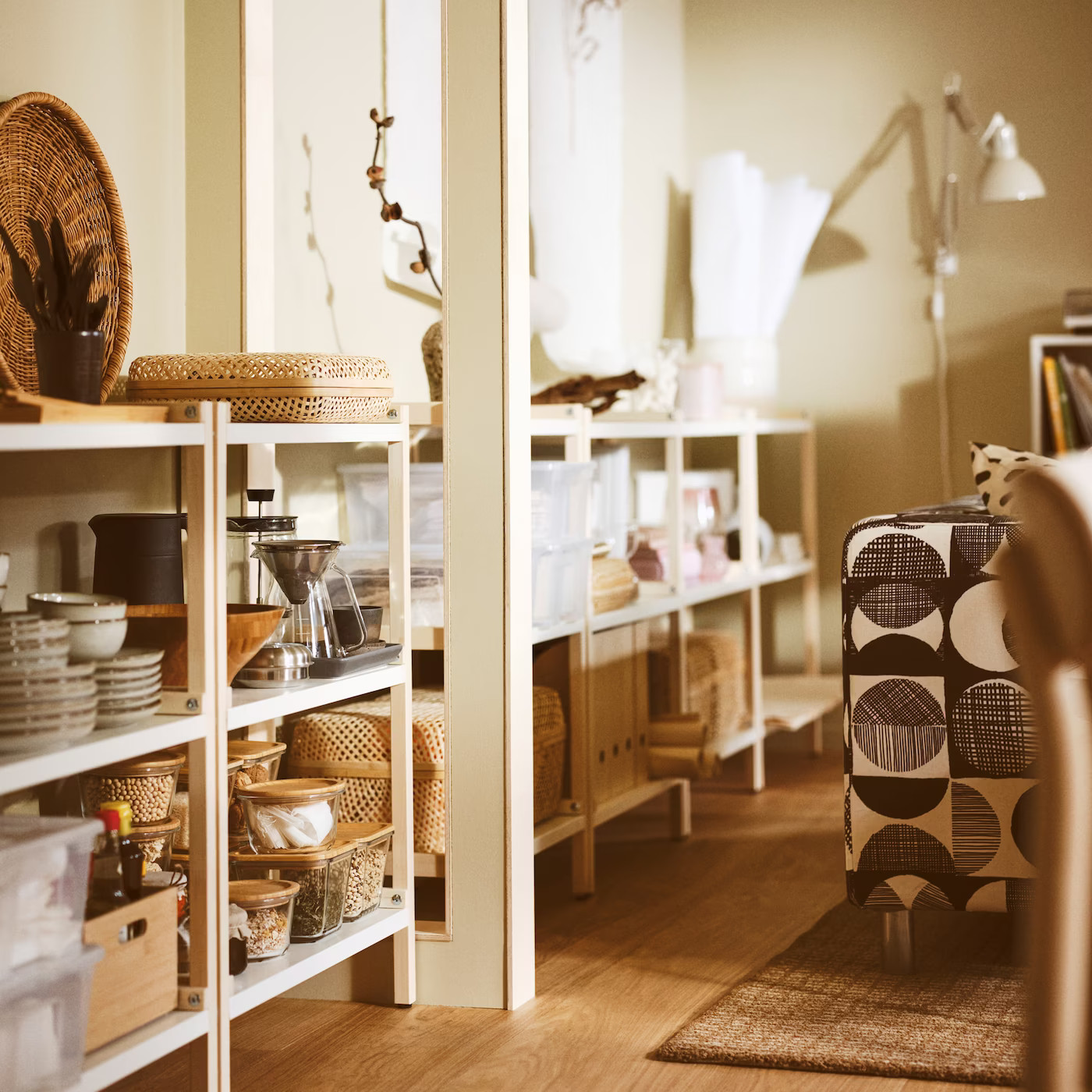 étagères bois IKEA