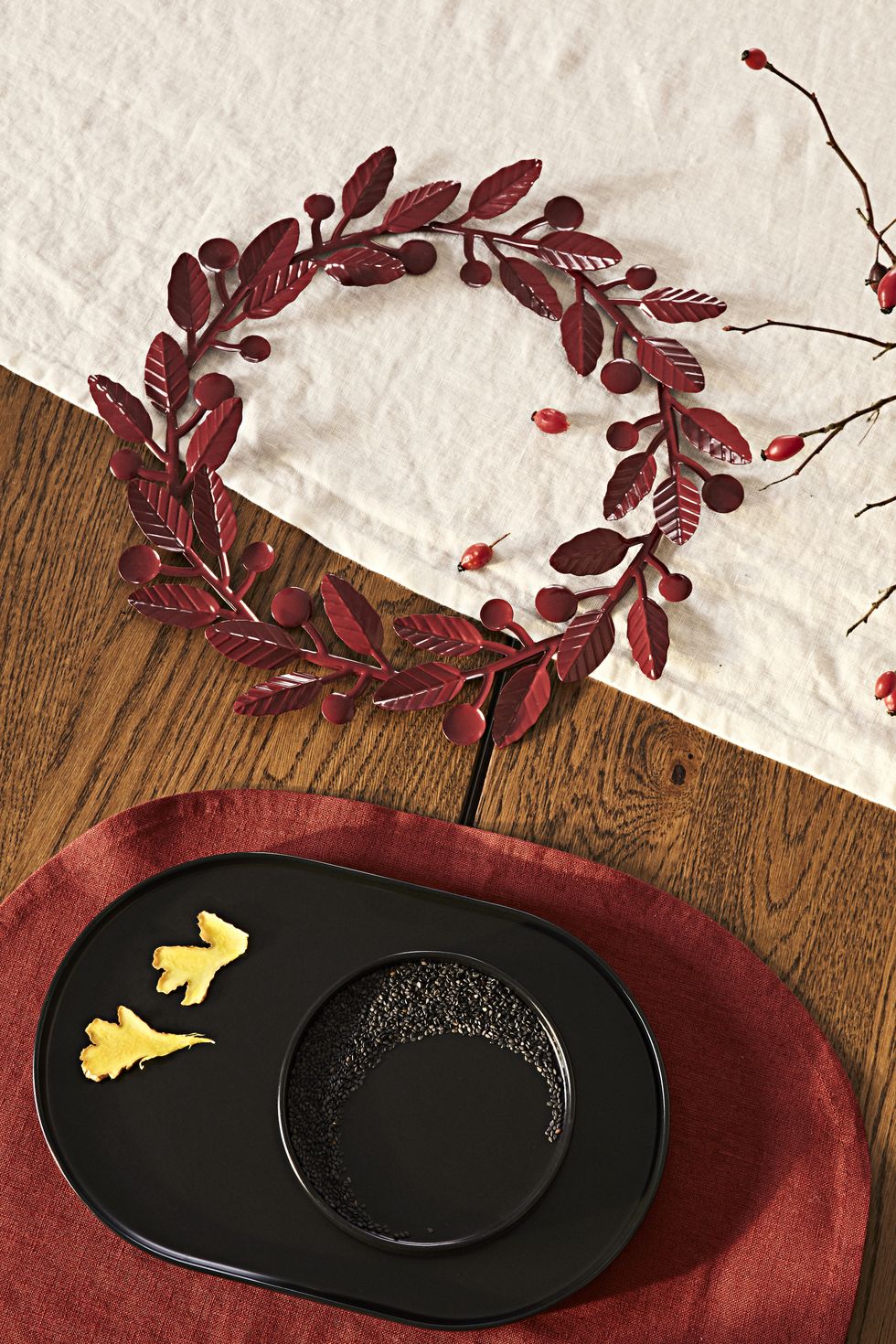 couronne feuilles rouges