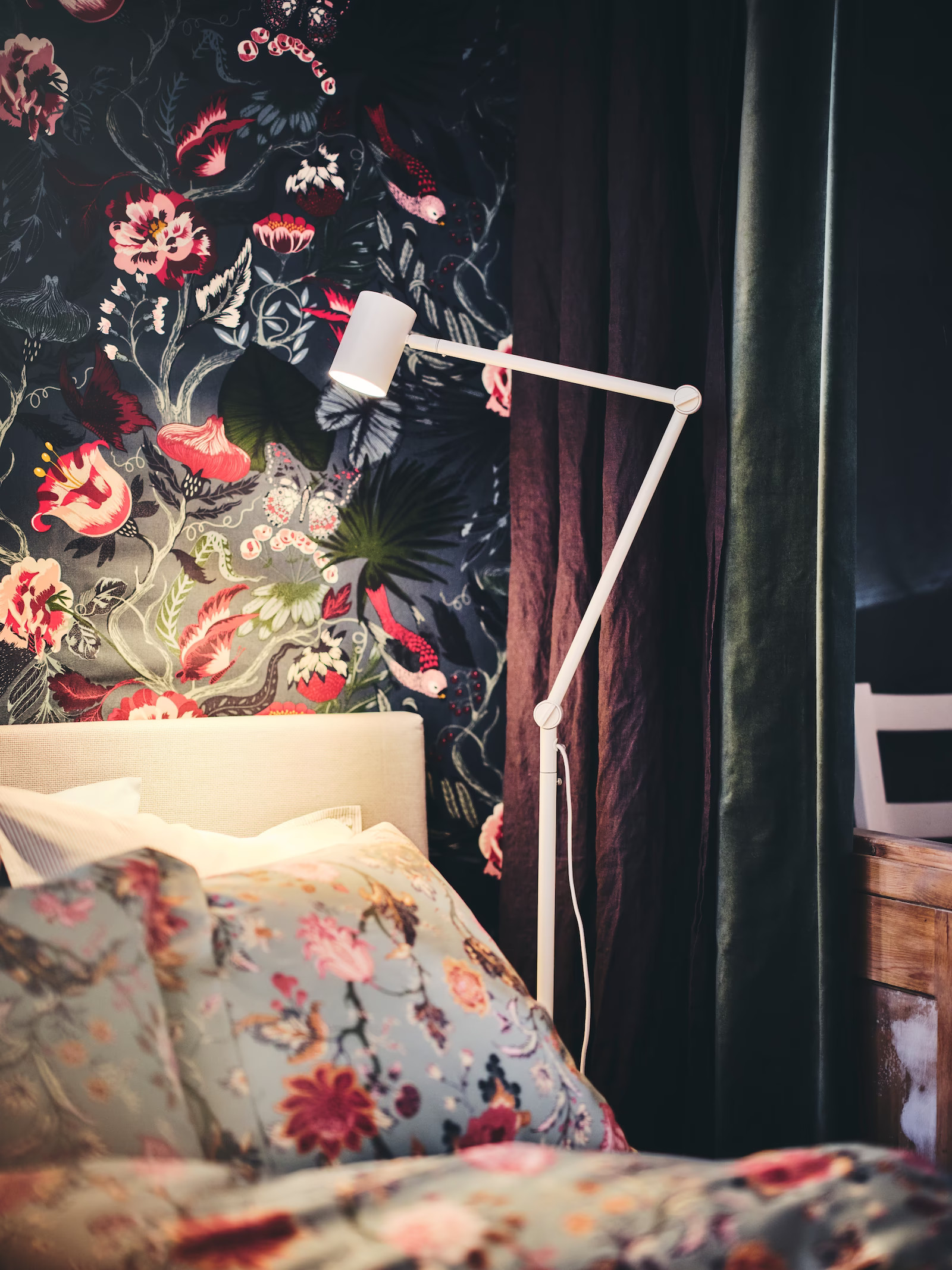 lit avec draps fleuris lit avec draps fleuris