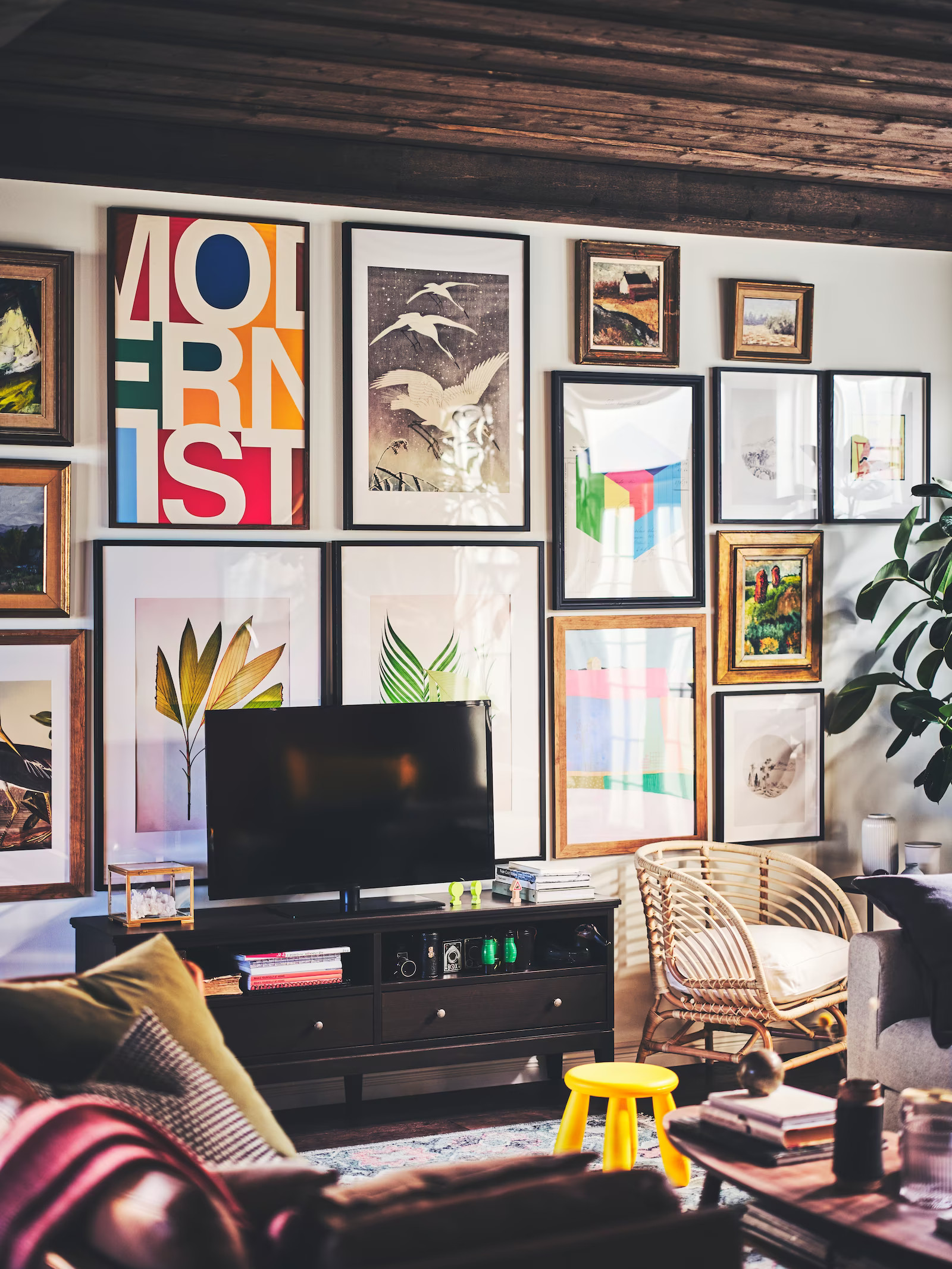 mur d mur d'images dans salon