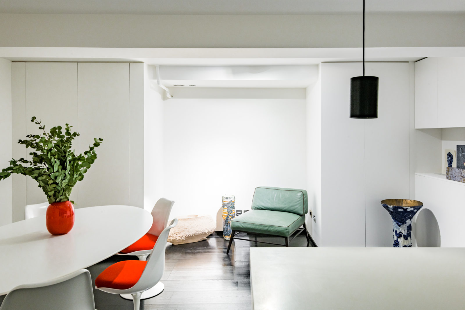 salle à manger décoration design chaise tulipe