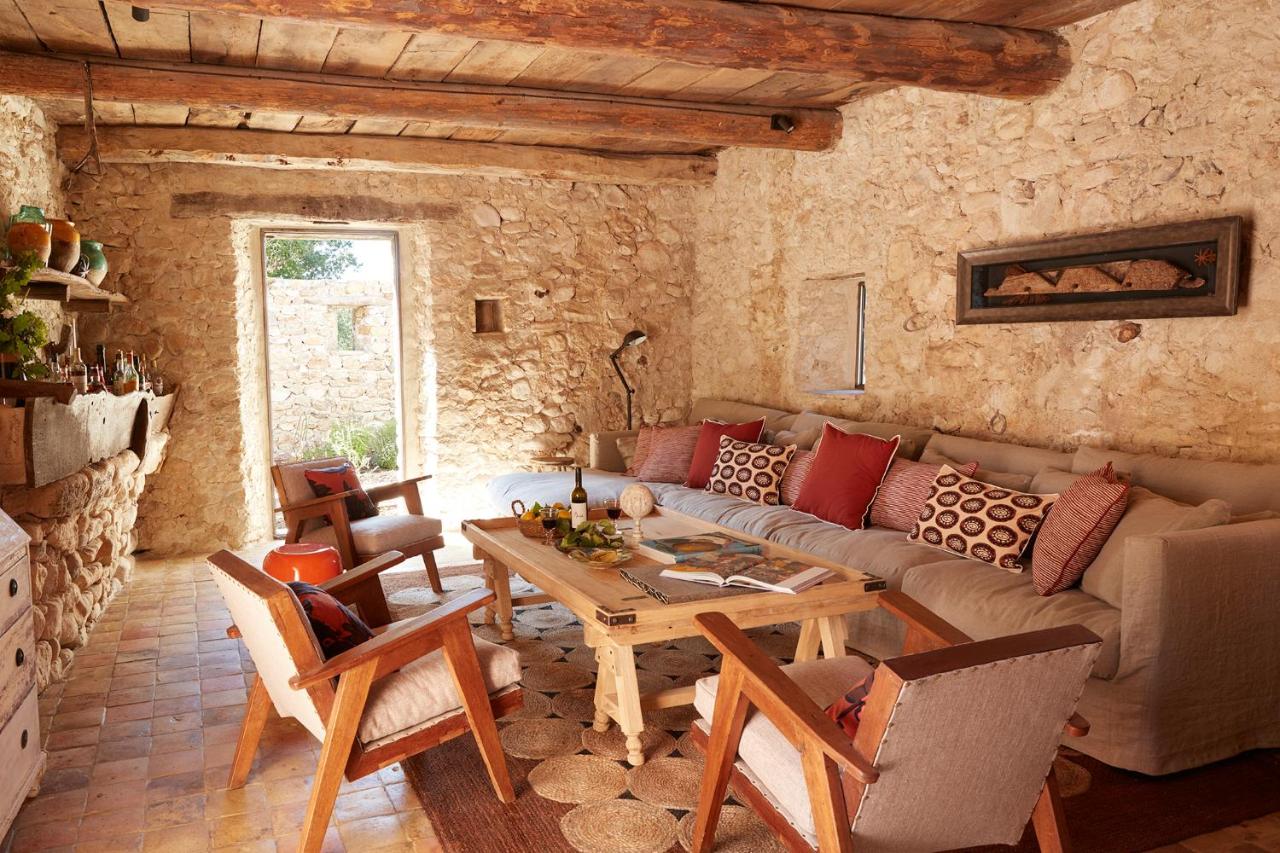 salon maison en pierres Mas Vermentino salon maison en pierres Mas Vermentino