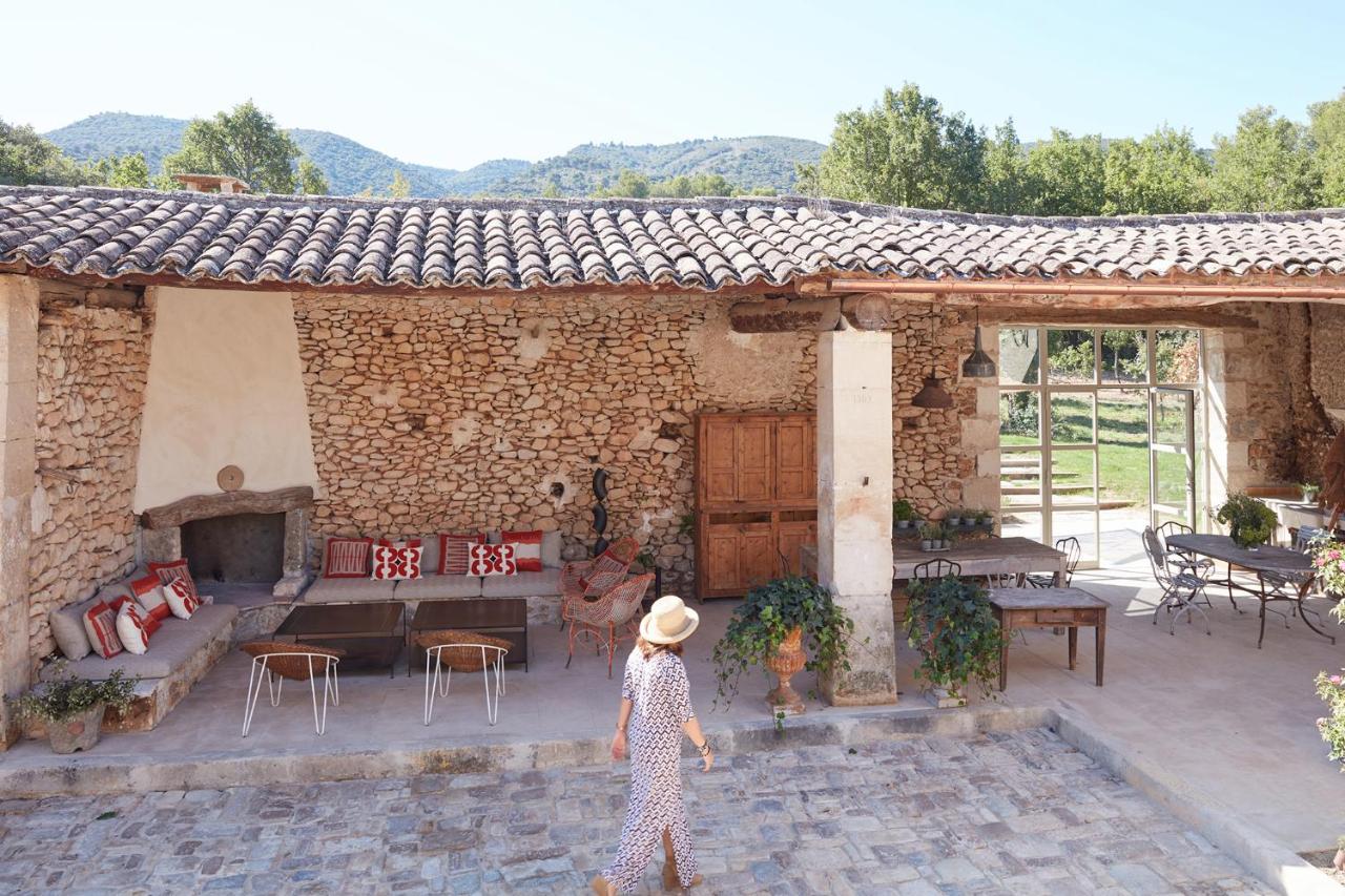 terrasse abritée maison en pierres Mas Vermentino terrasse abritée maison en pierres Mas Vermentino