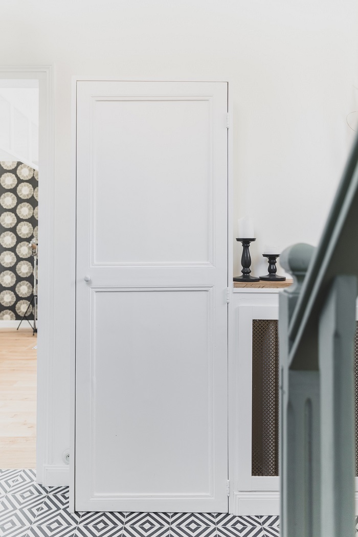 entrée avec carreaux de ciment motif géométrique