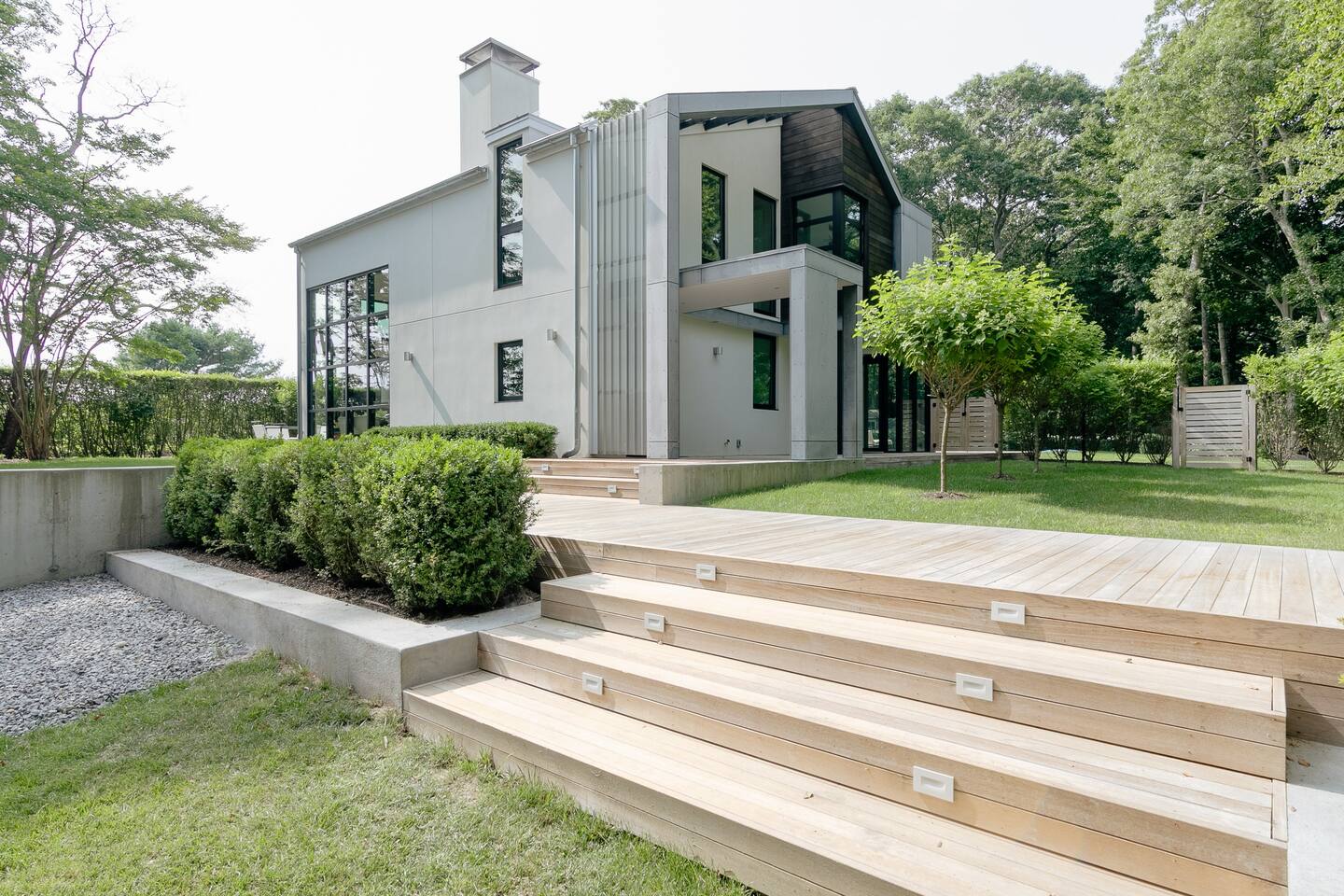 façade maison à l façade maison à l'architecture vitrée Hamptons