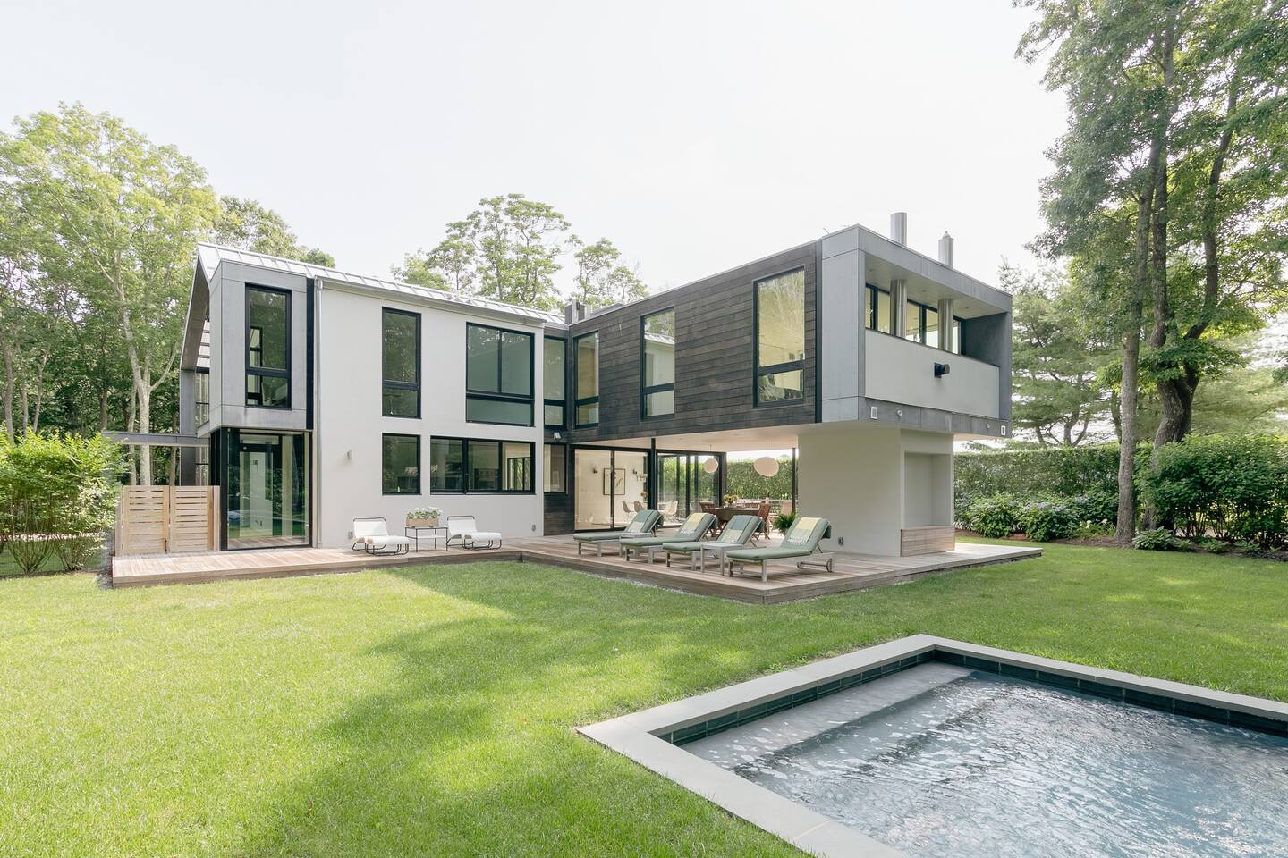 façade maison à l façade maison à l'architecture vitrée Hamptons