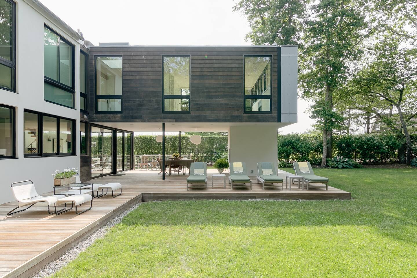façade maison à l façade maison à l'architecture vitrée Hamptons