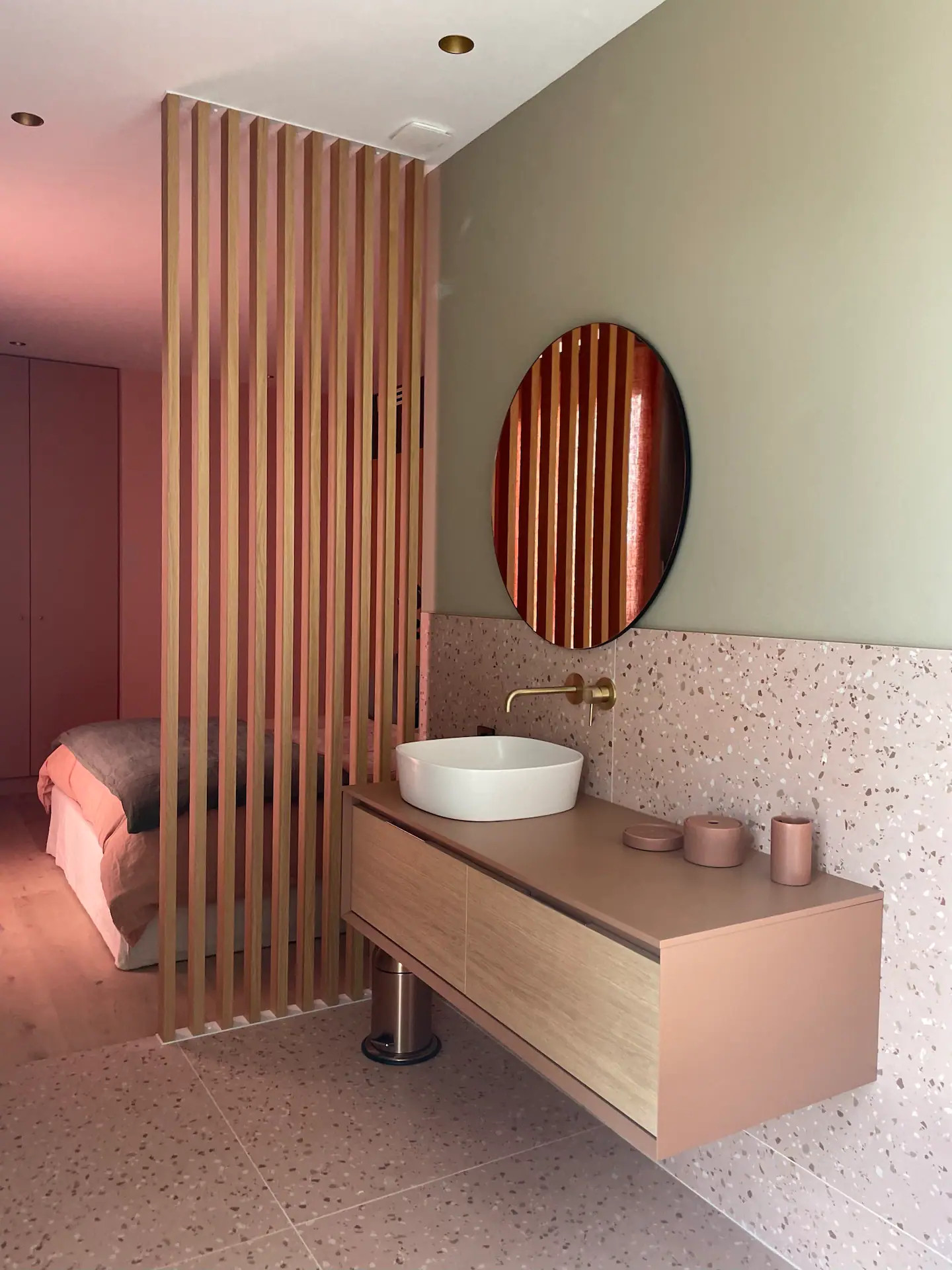 salle de bain terrazzo terracotta maison architecte Villa Contemporelle salle de bain terrazzo terracotta maison architecte Villa Contemporelle