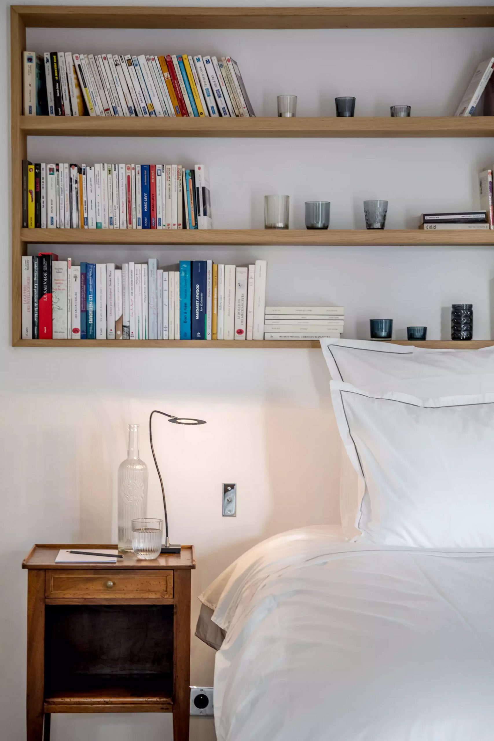 chambre avec étagères chambre avec étagères